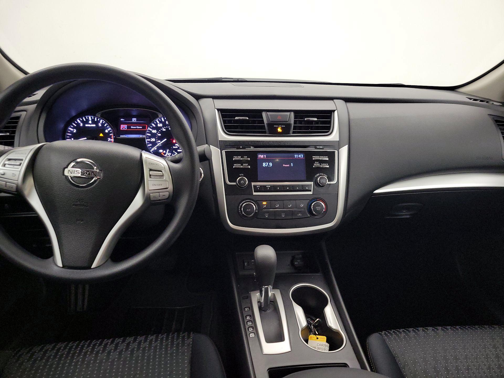 Thumbnail: 2017 Nissan Altima - 9