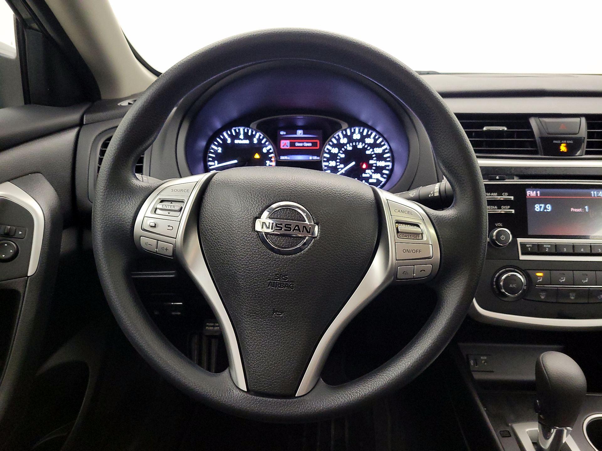 Thumbnail: 2017 Nissan Altima - 10