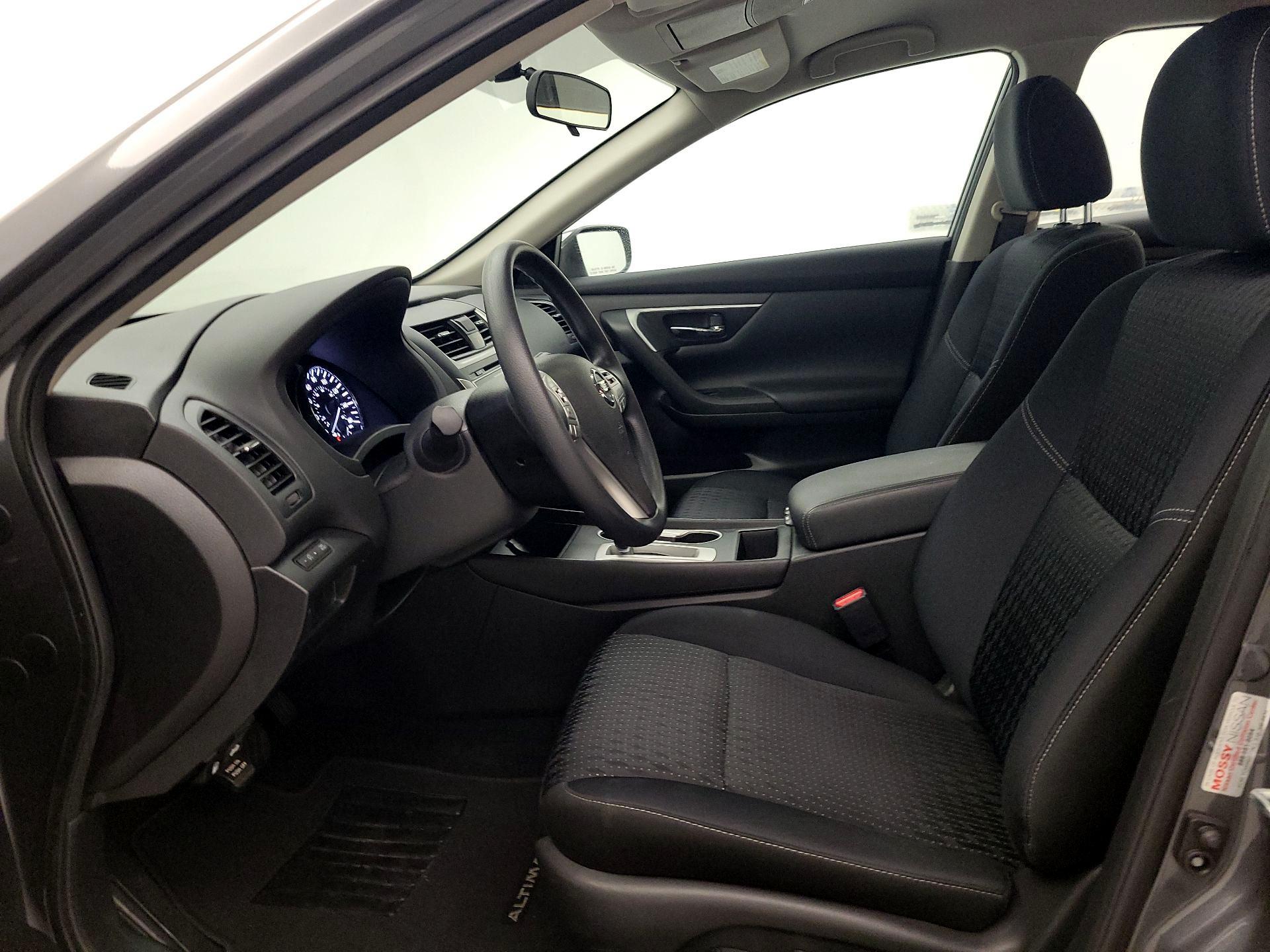 Thumbnail: 2017 Nissan Altima - 11