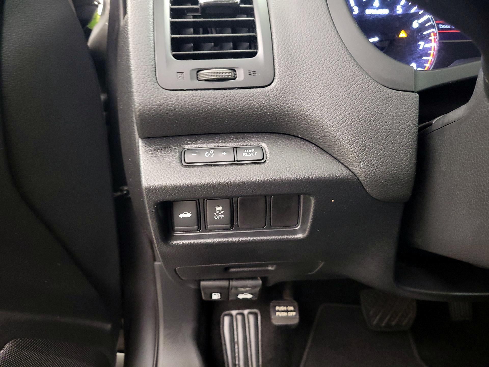 Thumbnail: 2017 Nissan Altima - 13