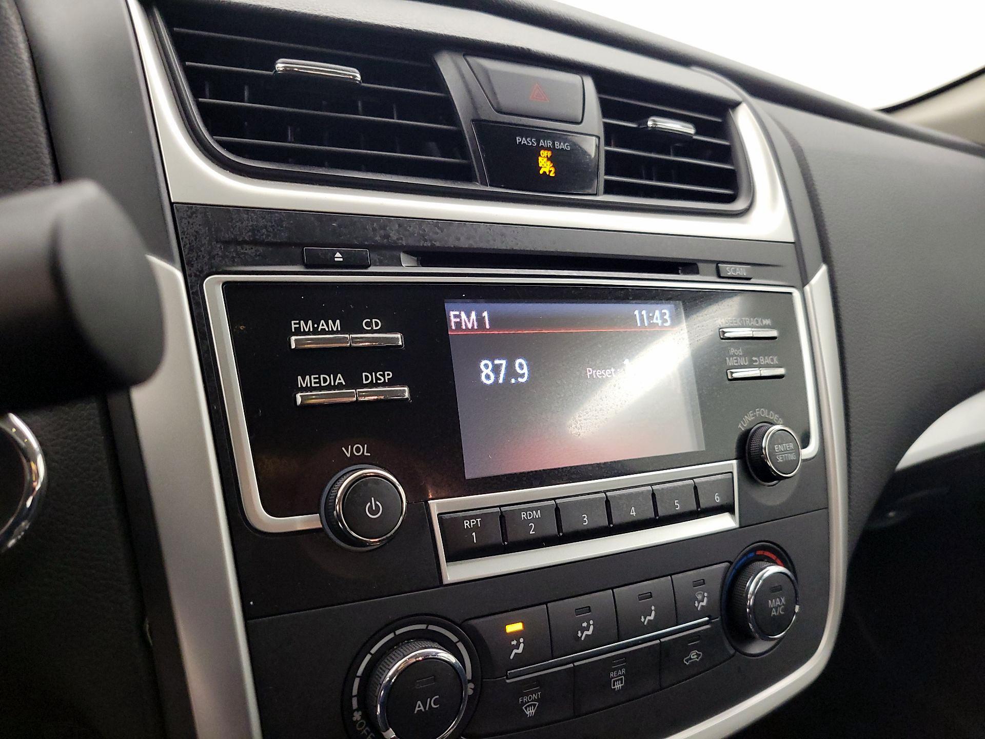 Thumbnail: 2017 Nissan Altima - 15