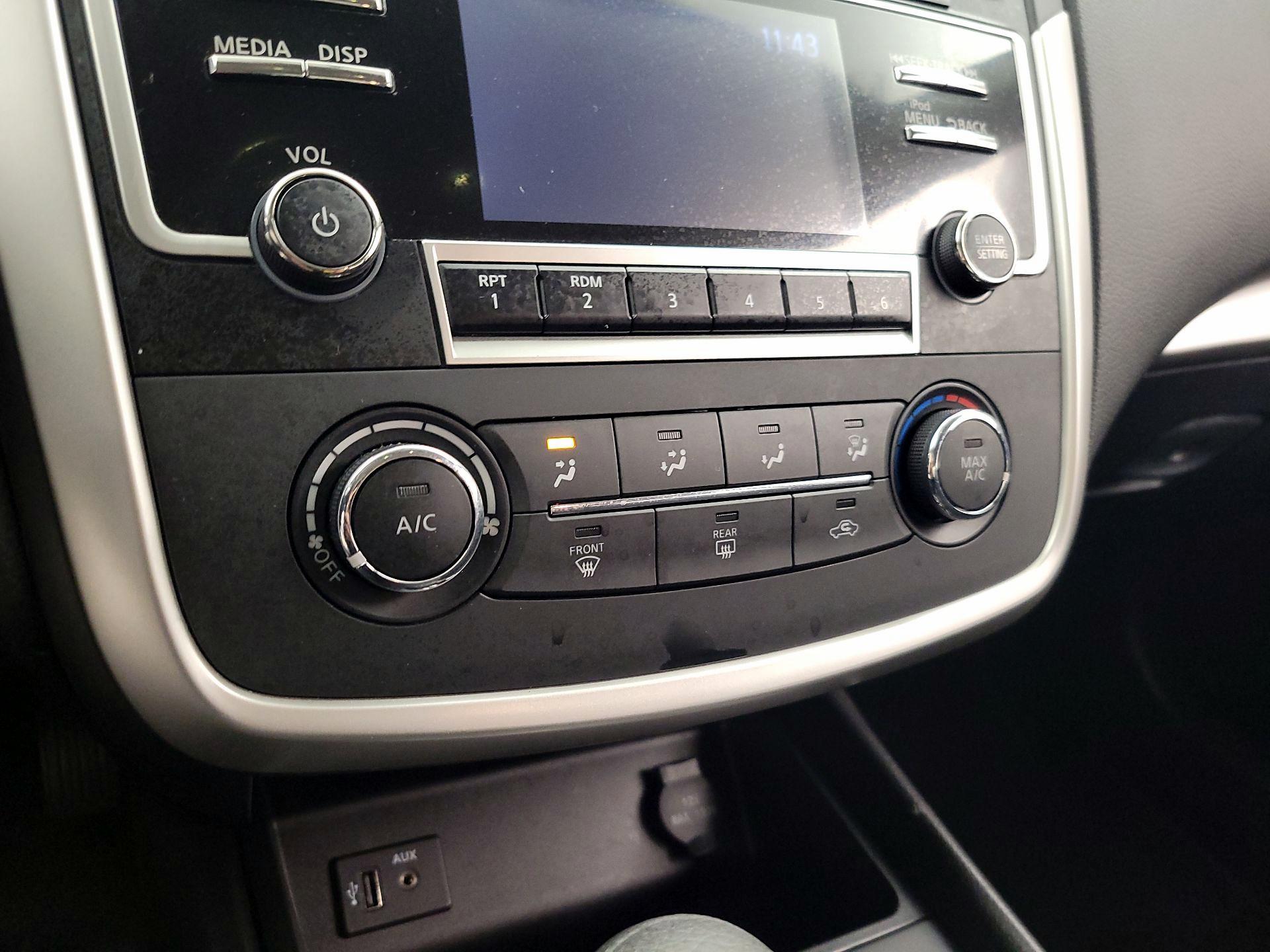 Thumbnail: 2017 Nissan Altima - 16