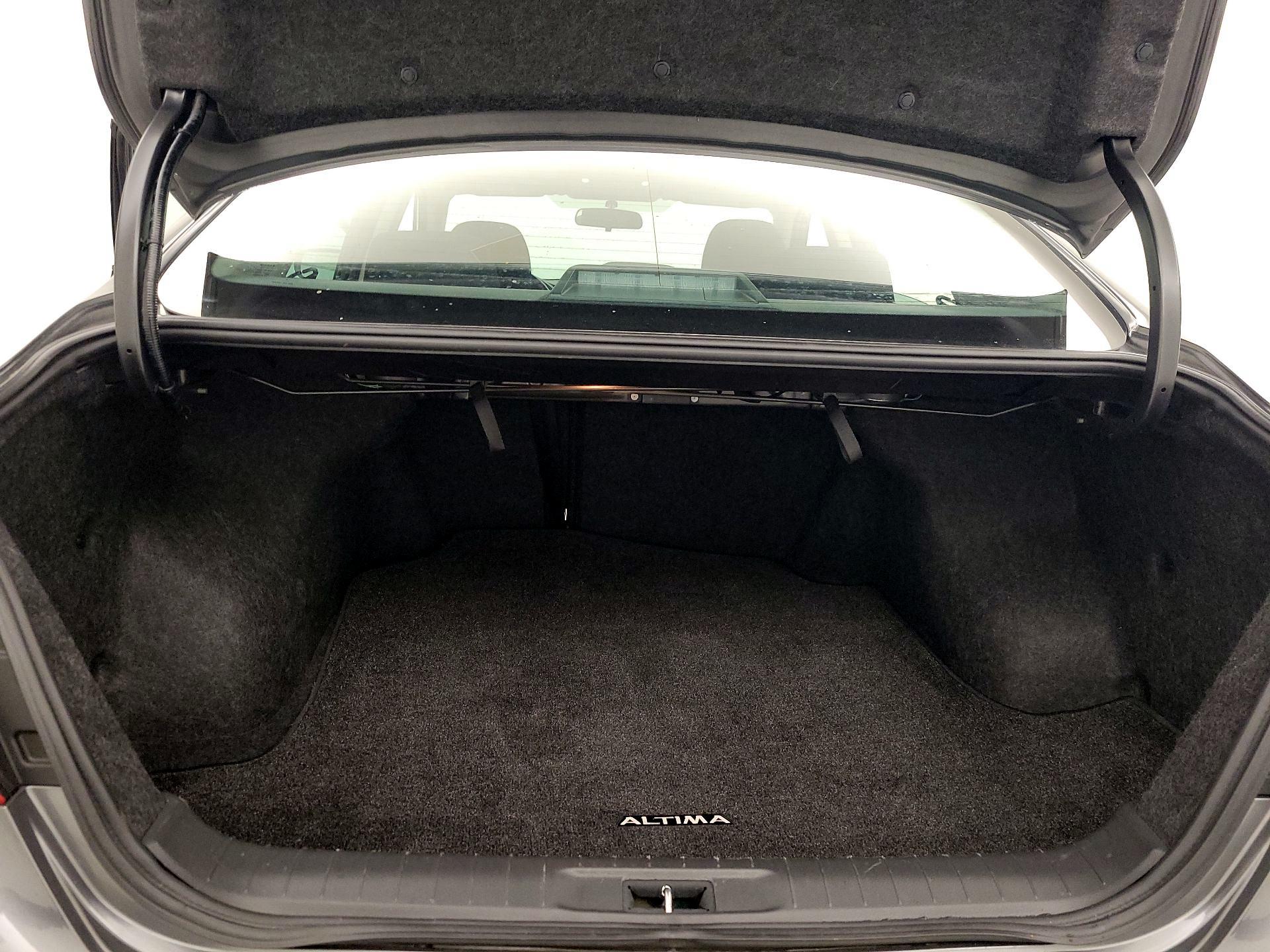 Thumbnail: 2017 Nissan Altima - 20