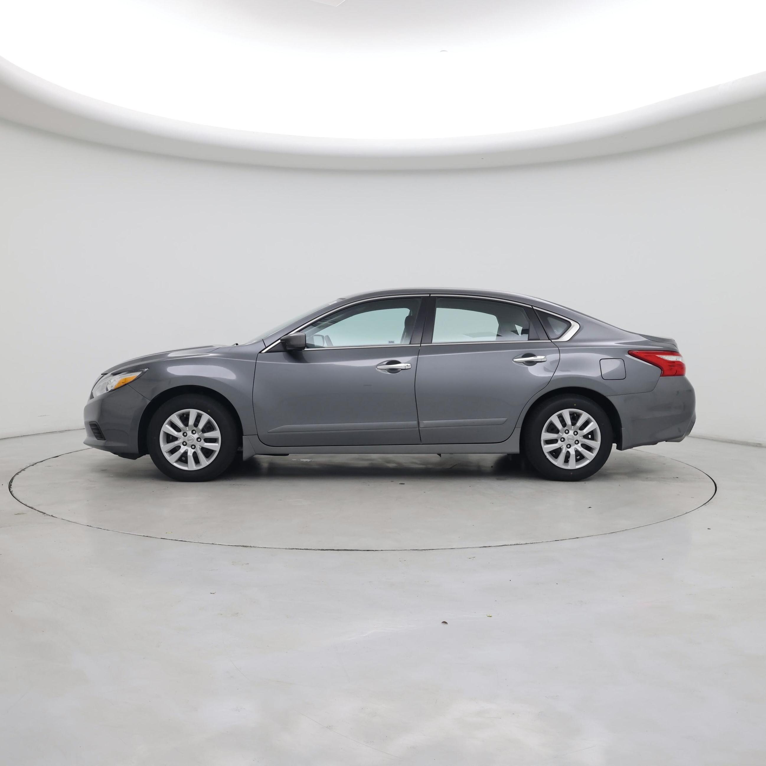 Thumbnail: 2017 Nissan Altima - 3