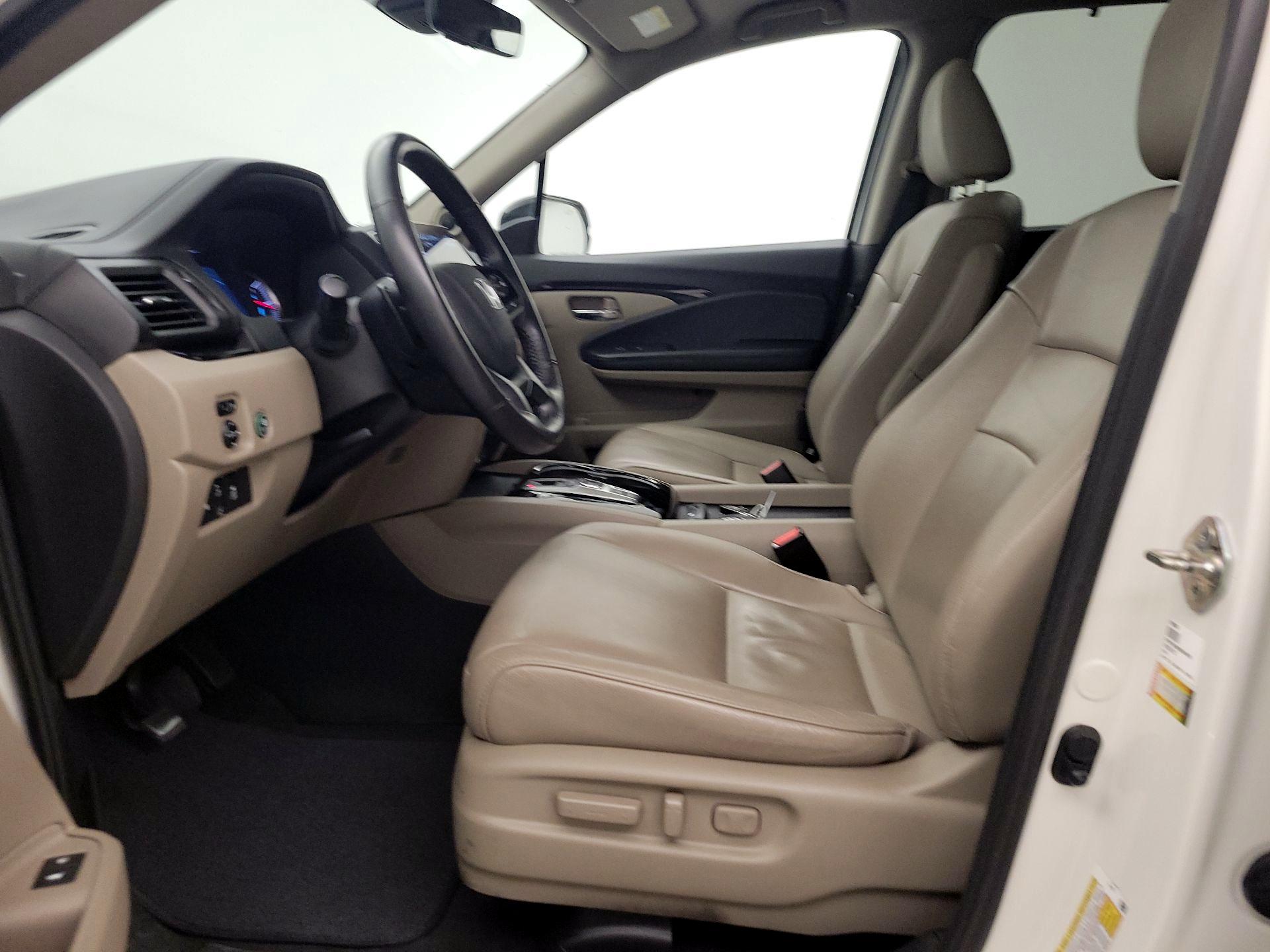 Thumbnail: 2019 Honda Pilot - 11