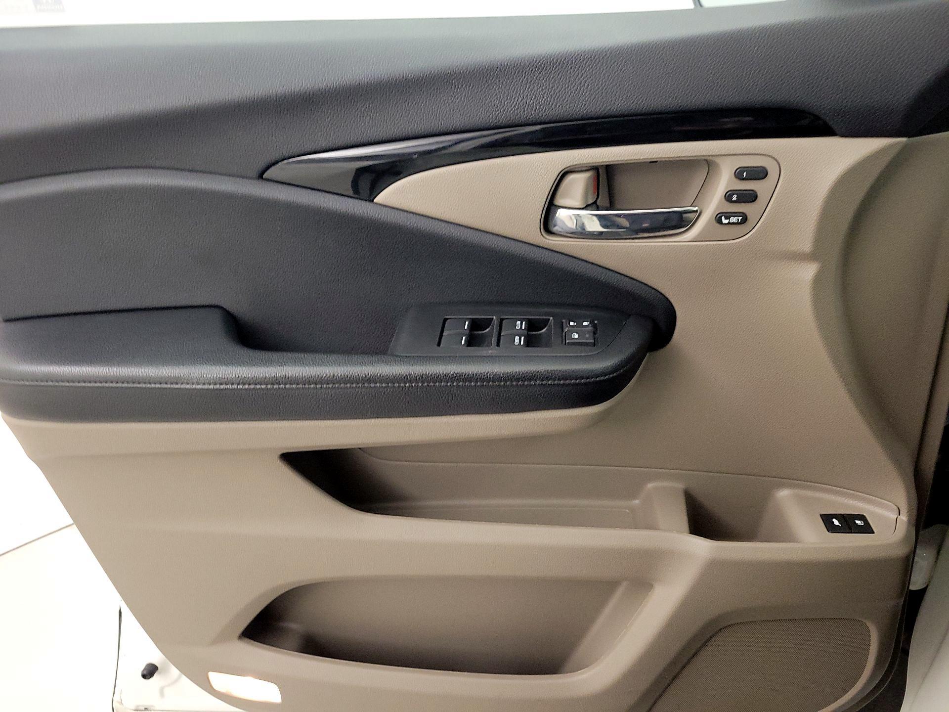 Thumbnail: 2019 Honda Pilot - 12