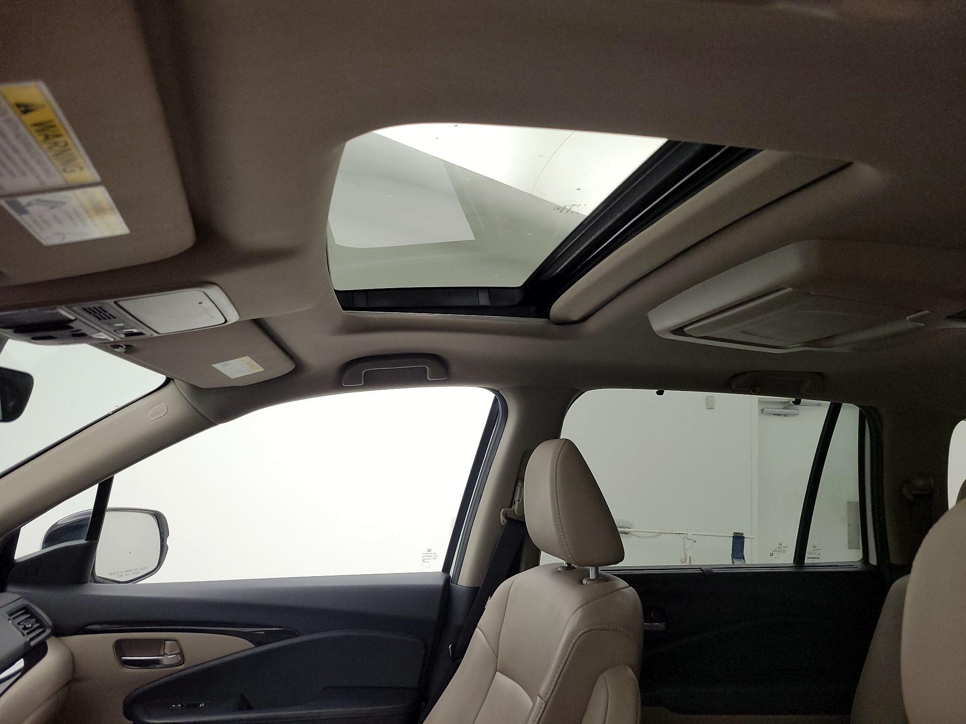 Thumbnail: 2019 Honda Pilot - 19