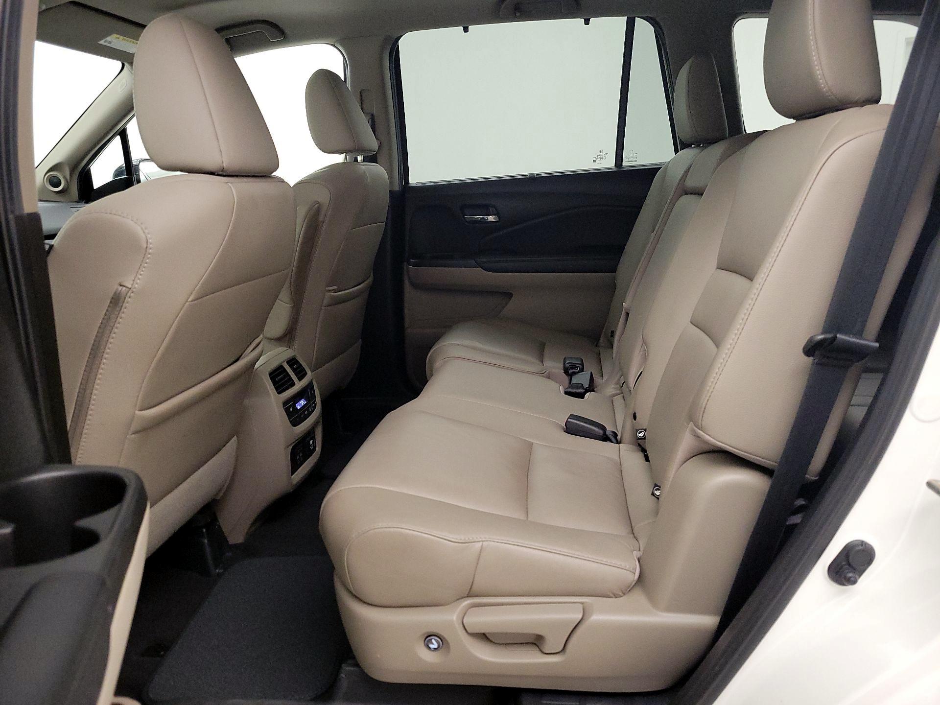 Thumbnail: 2019 Honda Pilot - 20