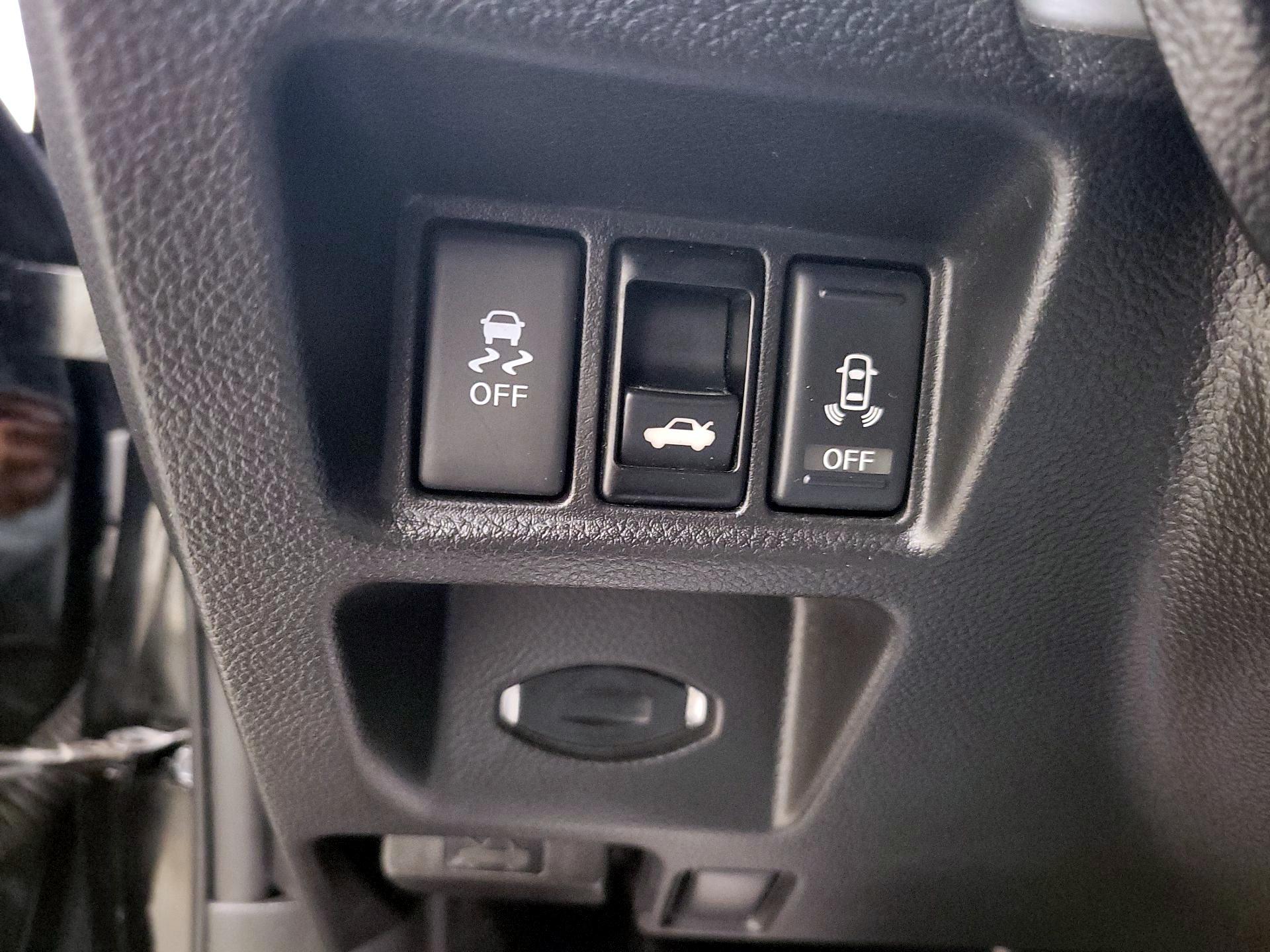 Thumbnail: 2014 INFINITI Q60 - 13