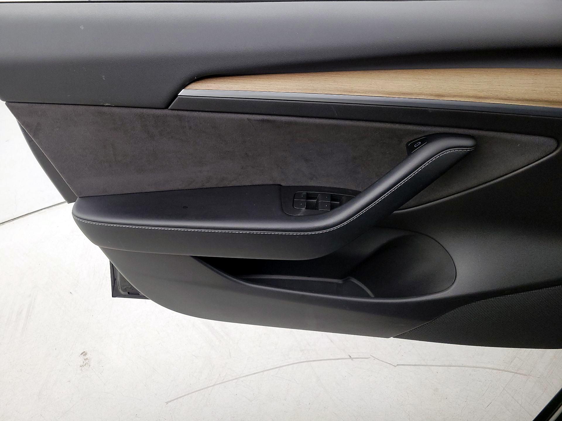 Thumbnail: 2021 Tesla Model 3 - 12