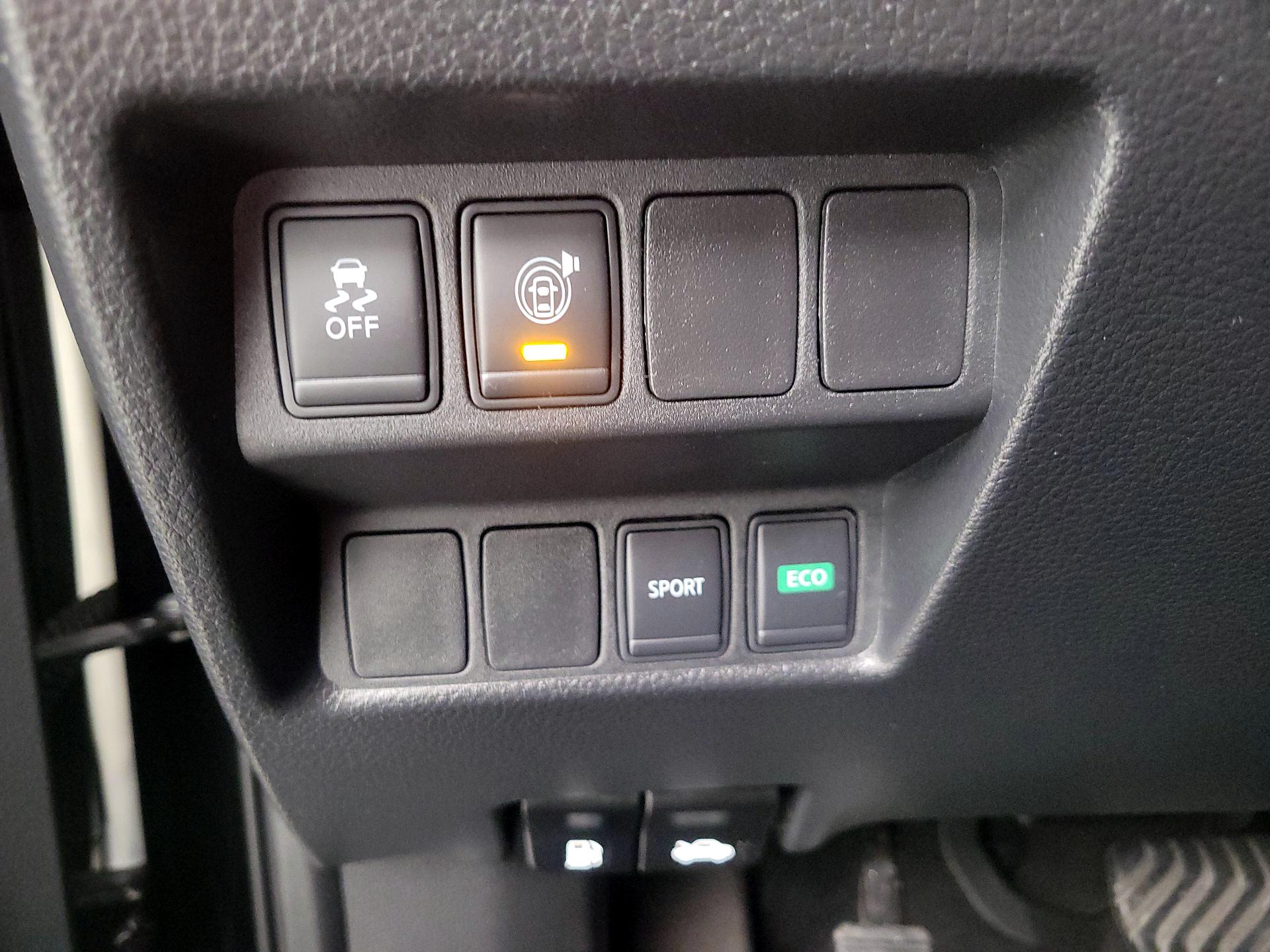 Thumbnail: 2017 Nissan Rogue - 13