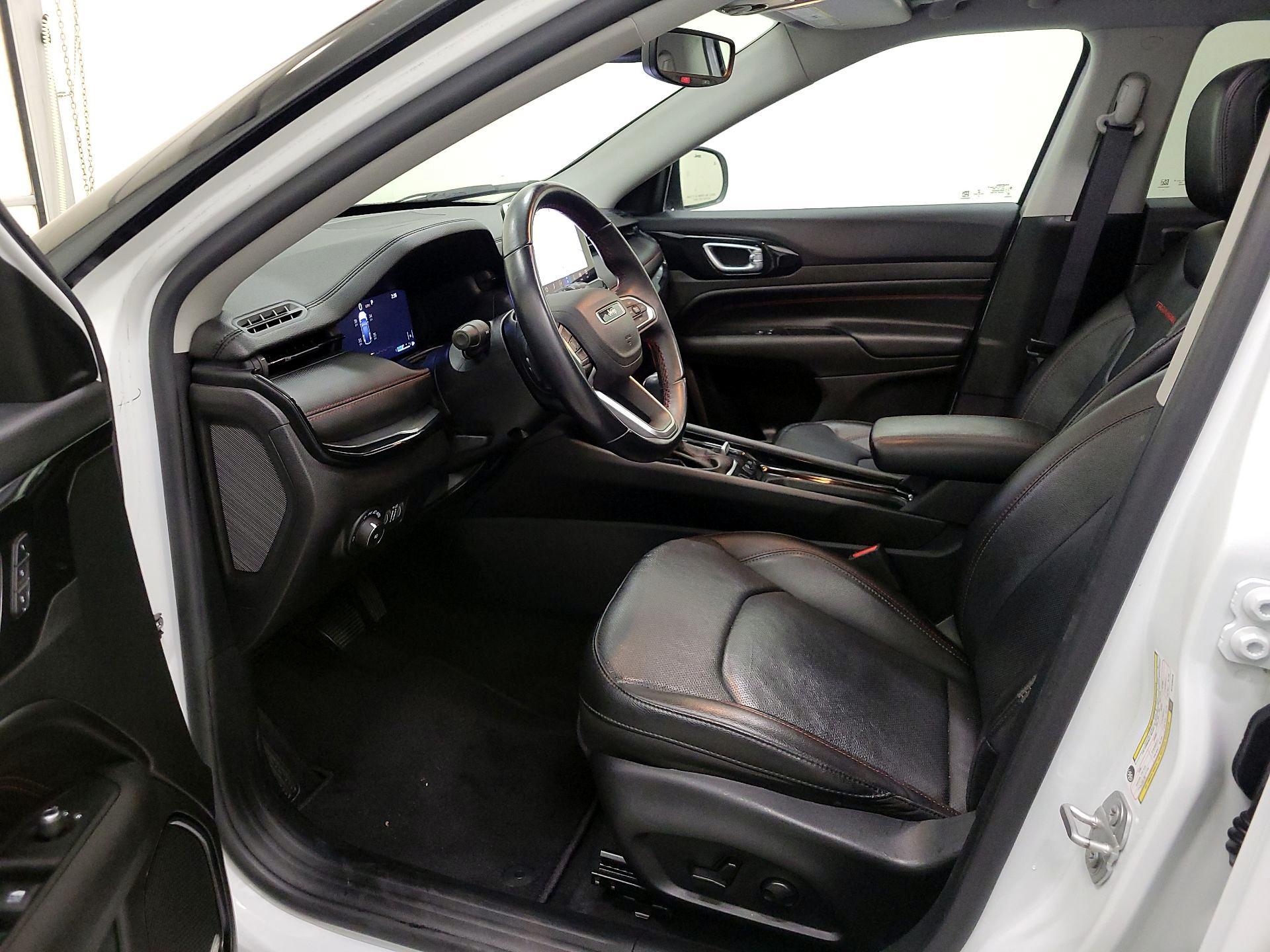 Thumbnail: 2022 Jeep Compass - 11