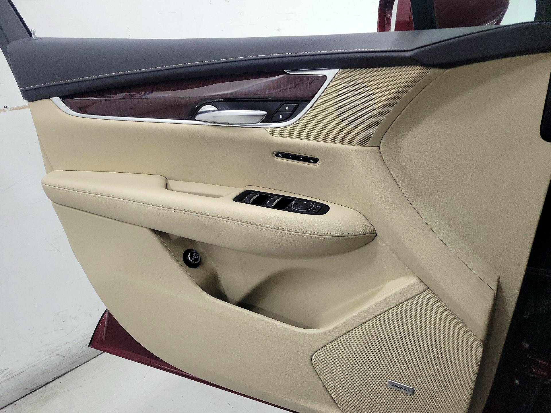 Thumbnail: 2017 Cadillac XT5 - 12