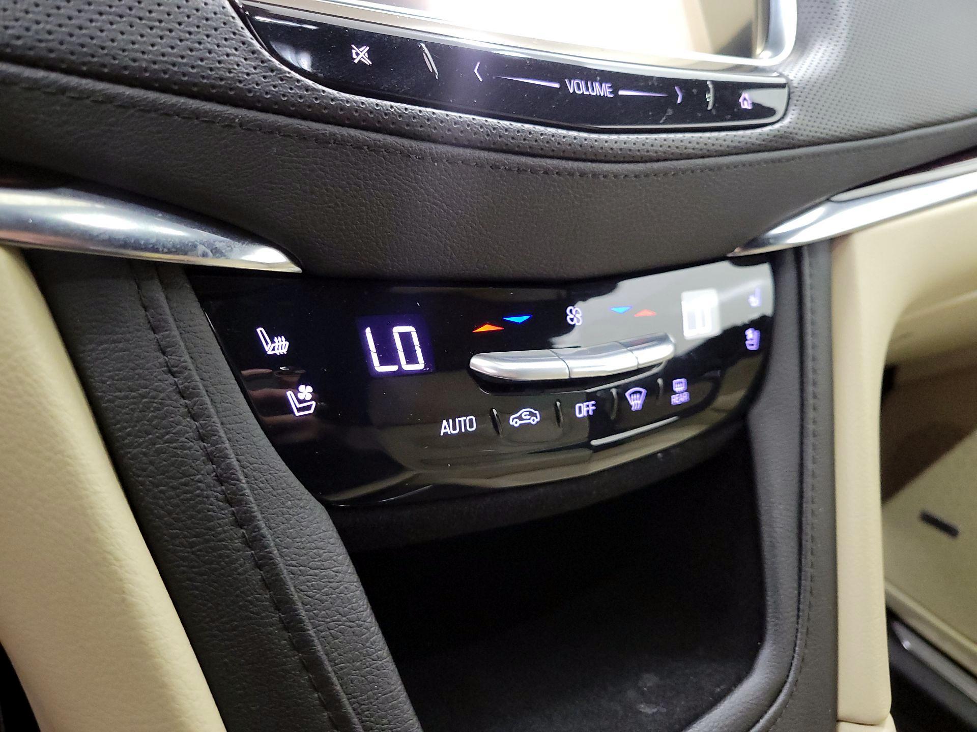 Thumbnail: 2017 Cadillac XT5 - 16