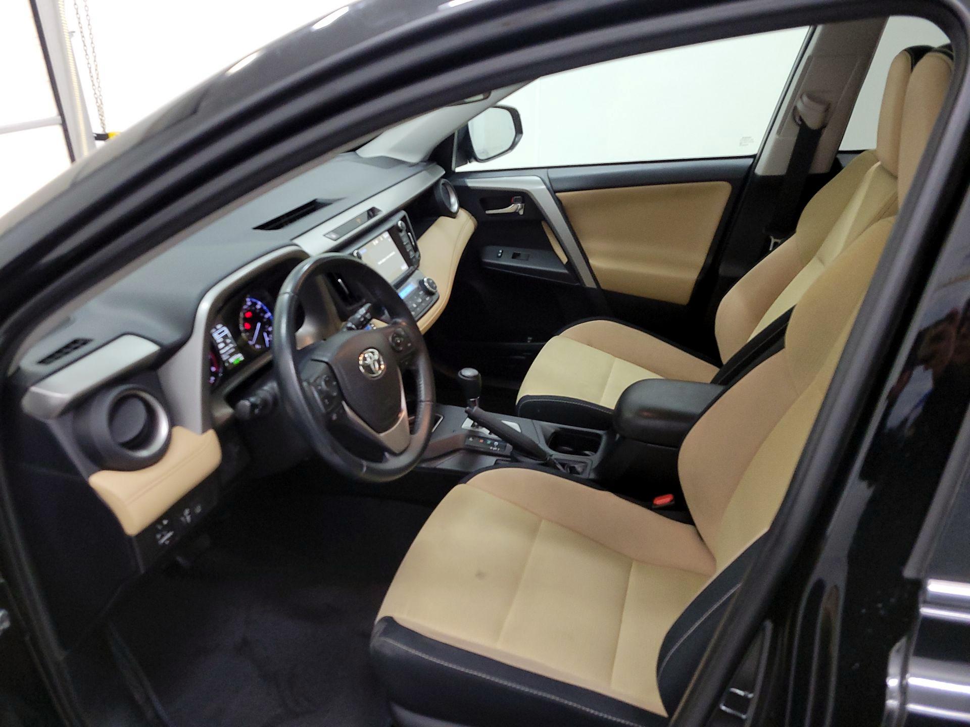 Thumbnail: 2016 Toyota RAV4 - 11