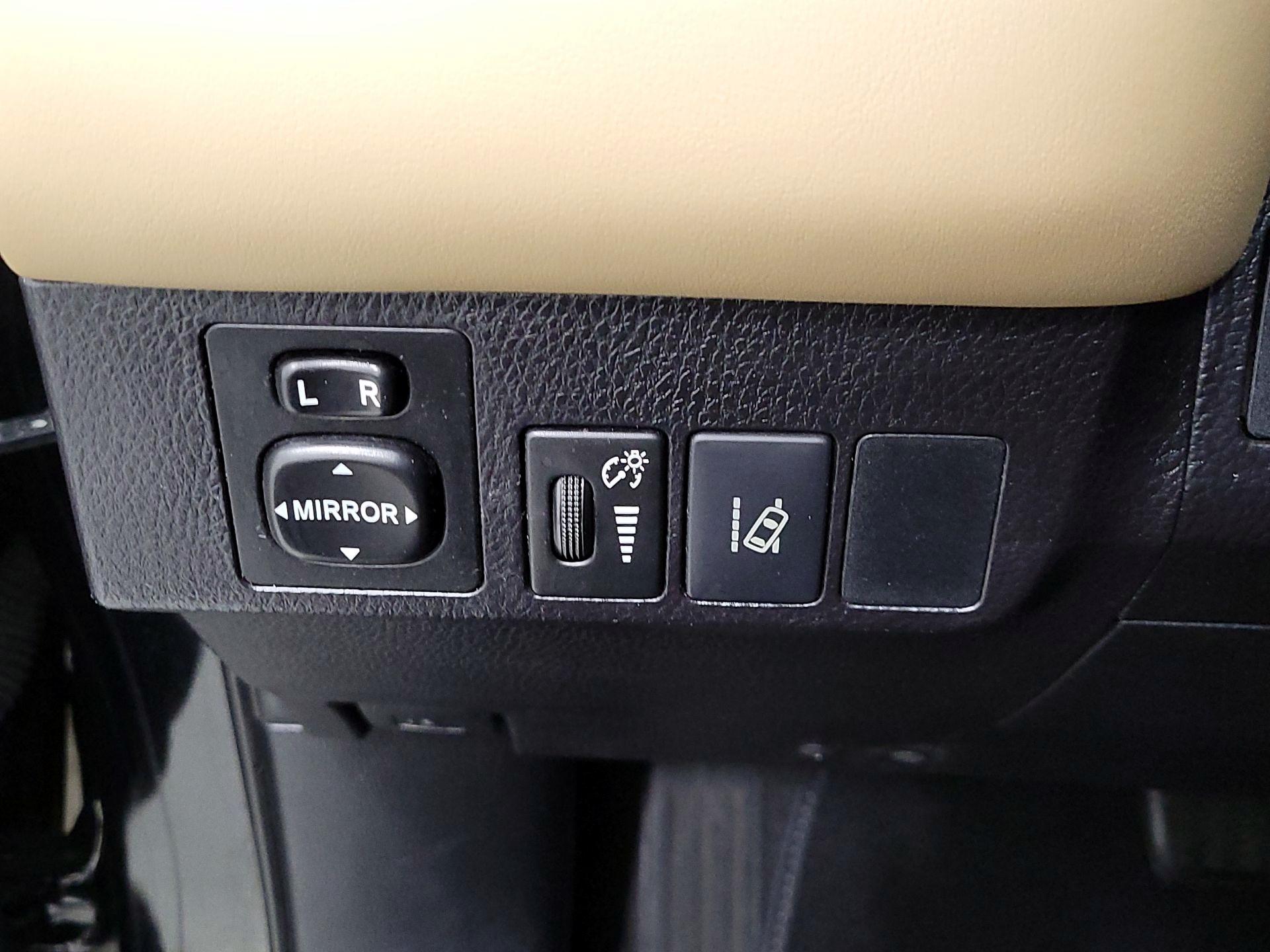 Thumbnail: 2016 Toyota RAV4 - 13