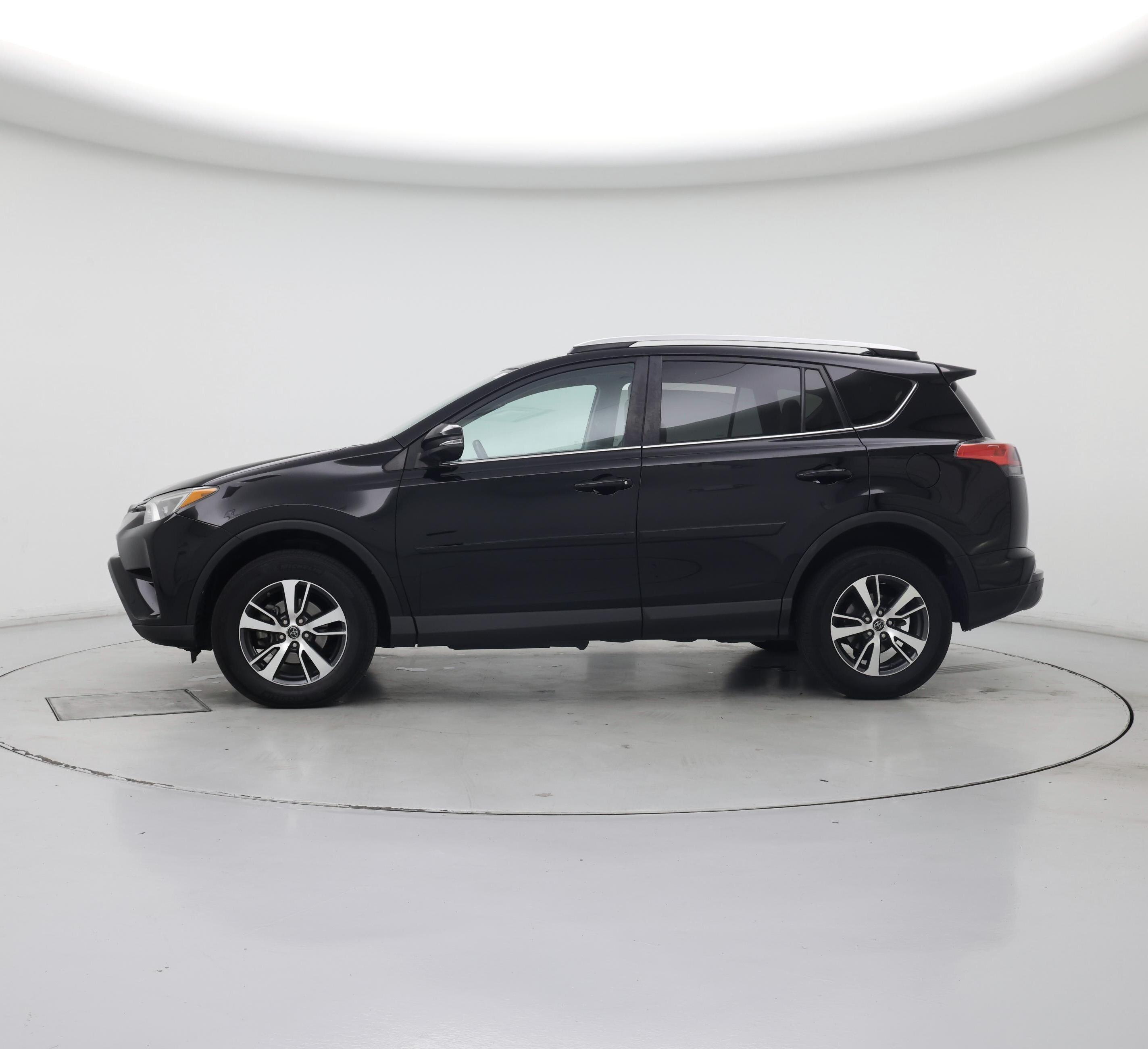 Thumbnail: 2016 Toyota RAV4 - 3