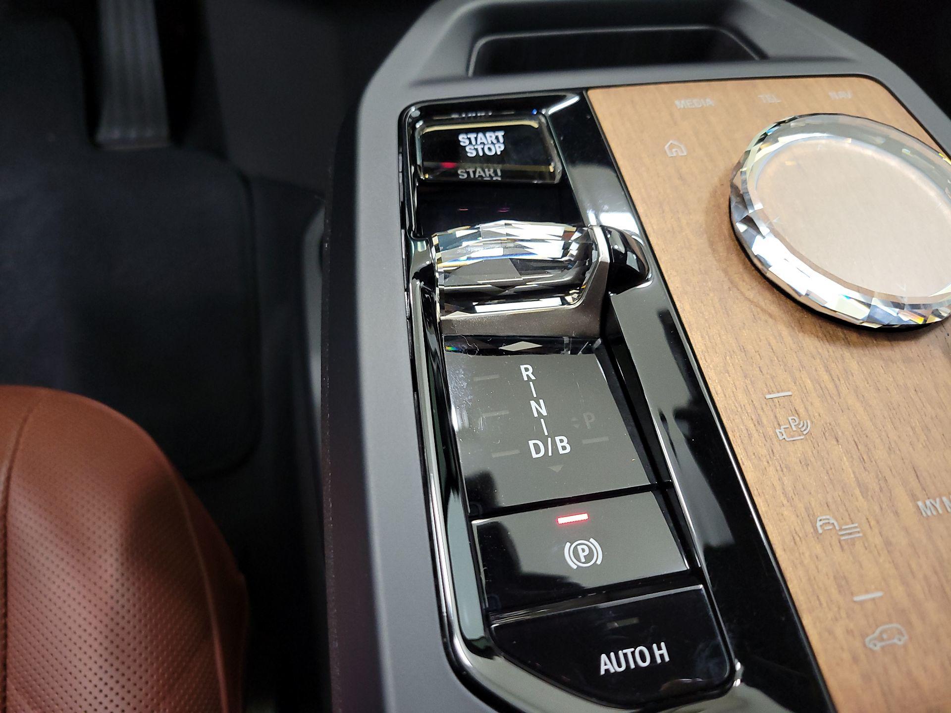 Thumbnail: 2023 BMW iX - 18