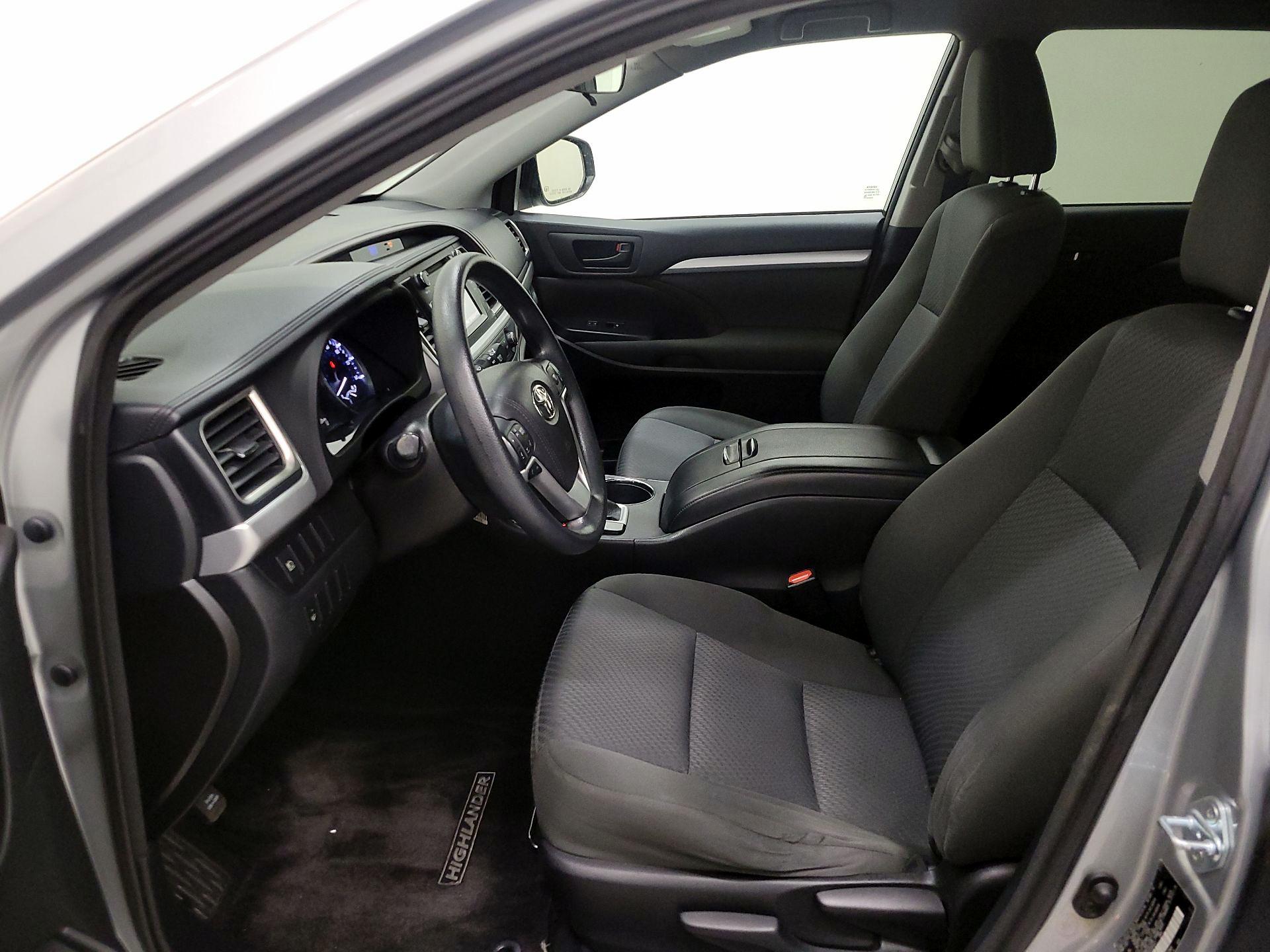 Thumbnail: 2017 Toyota Highlander - 11