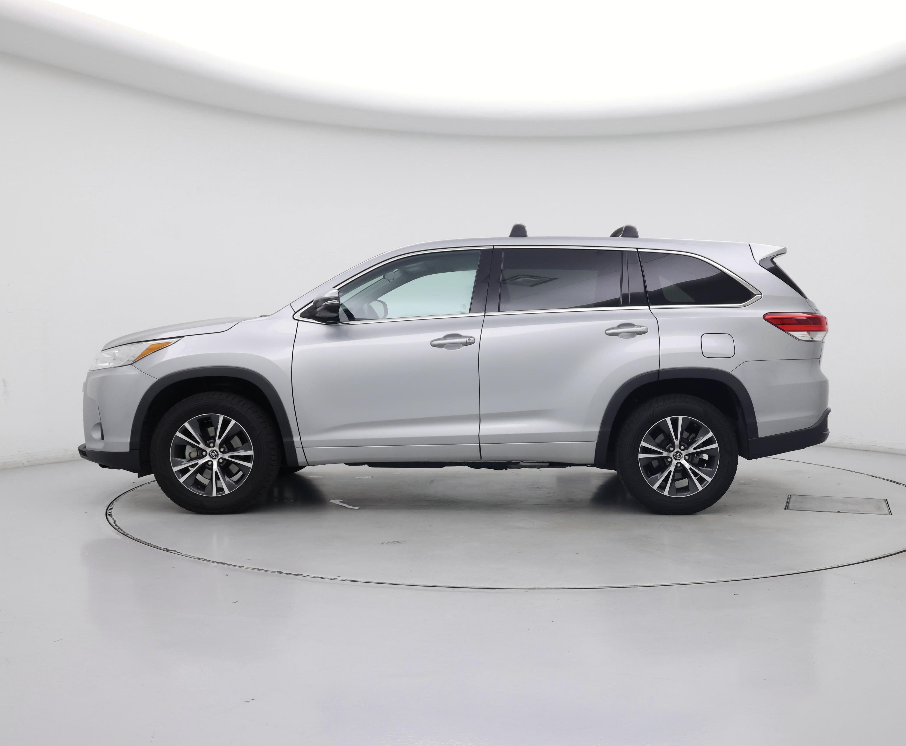 Thumbnail: 2017 Toyota Highlander - 3