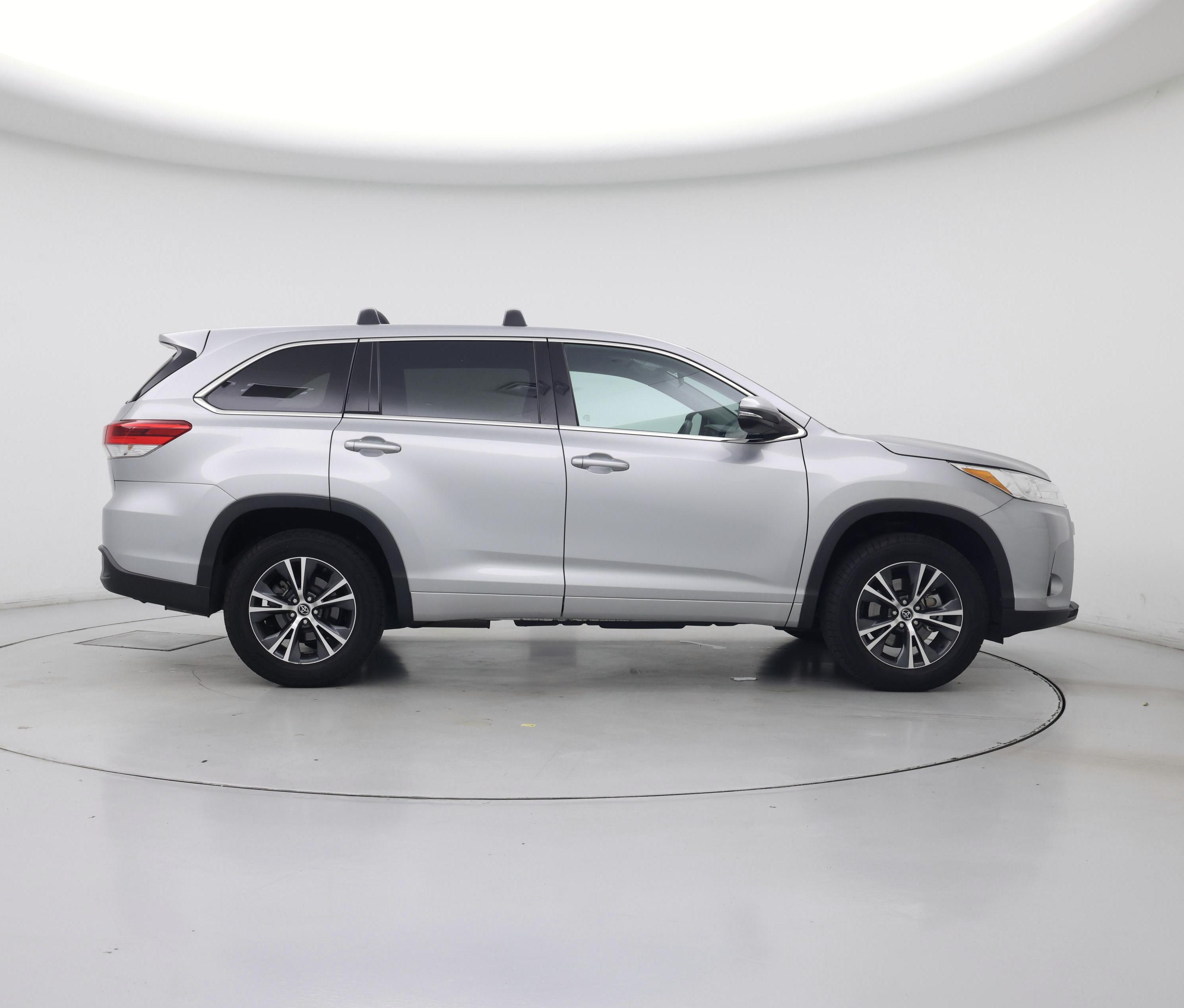 Thumbnail: 2017 Toyota Highlander - 7