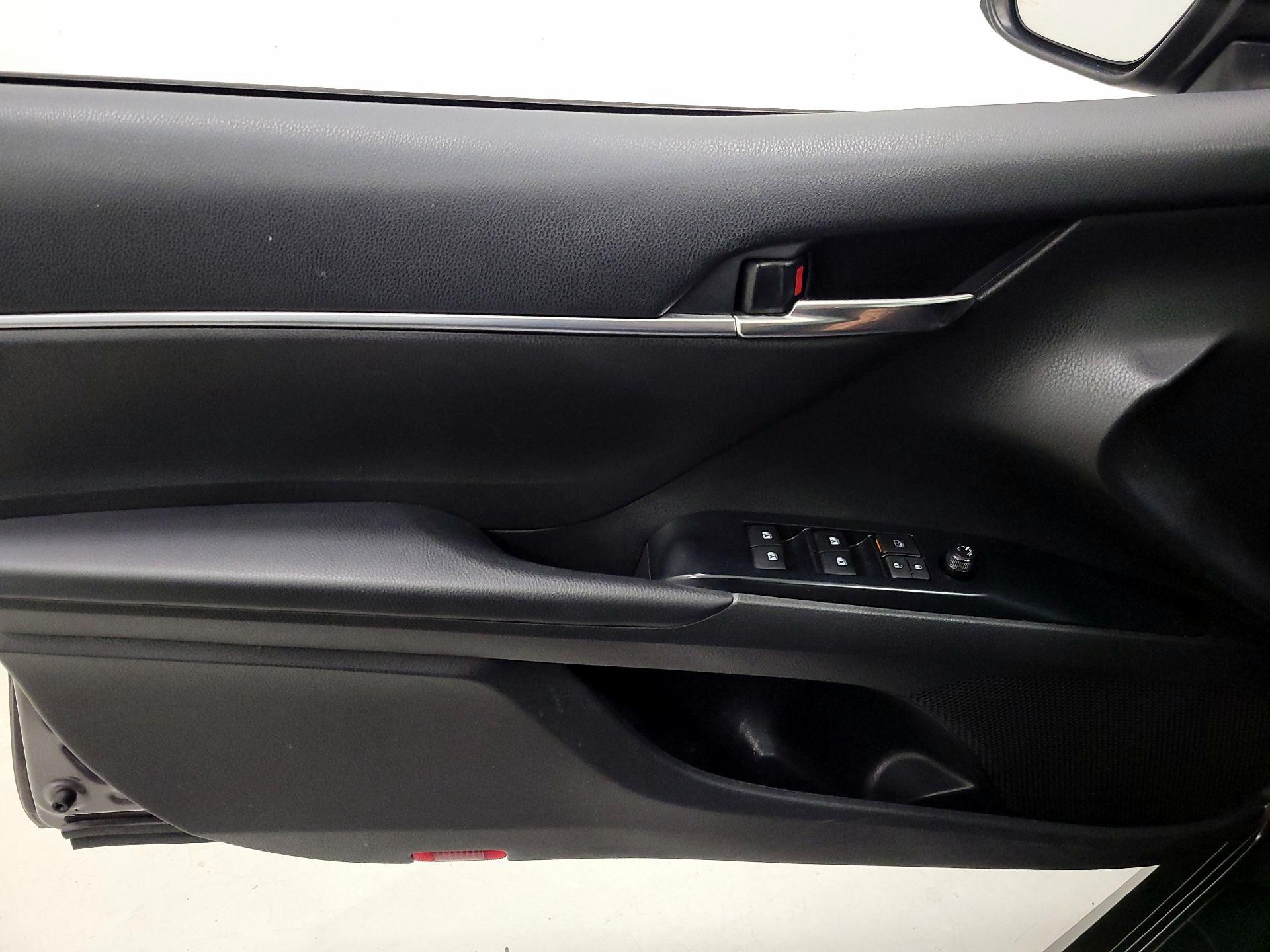 Thumbnail: 2020 Toyota Camry - 12