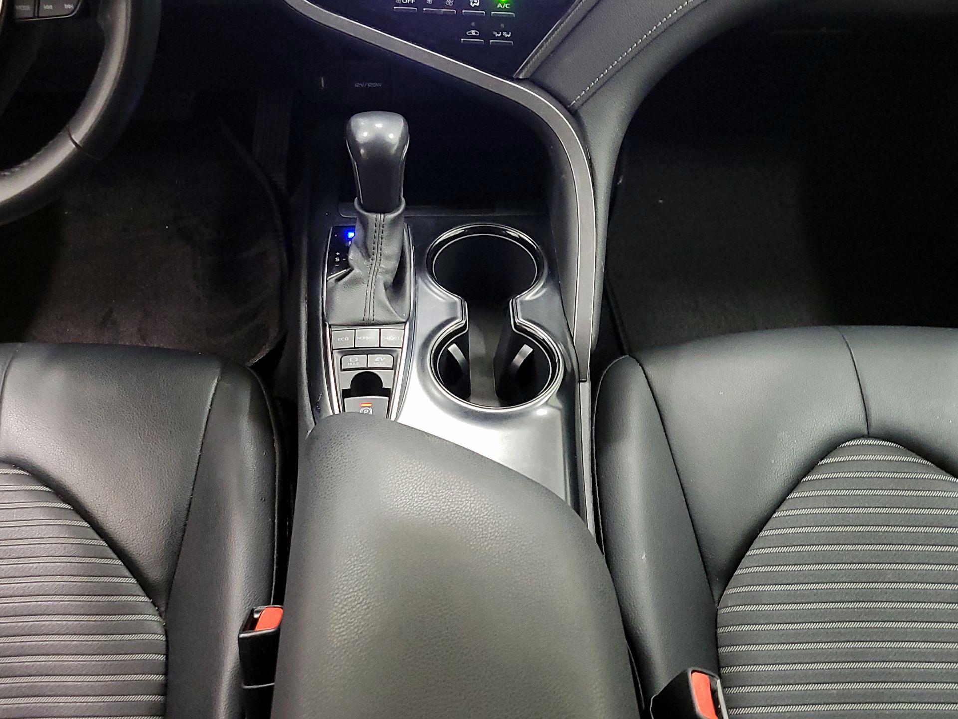 Thumbnail: 2020 Toyota Camry - 17