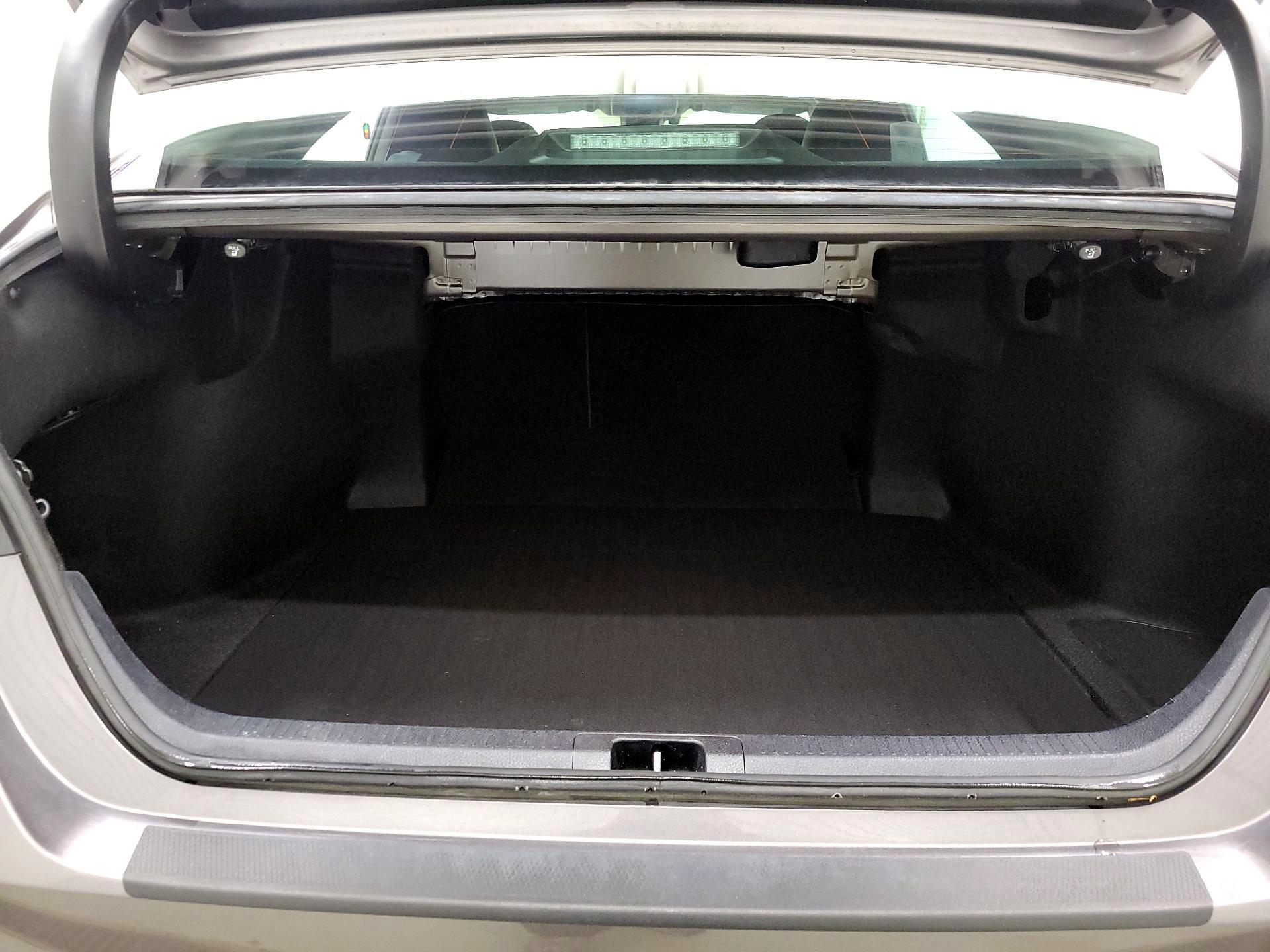 Thumbnail: 2020 Toyota Camry - 20