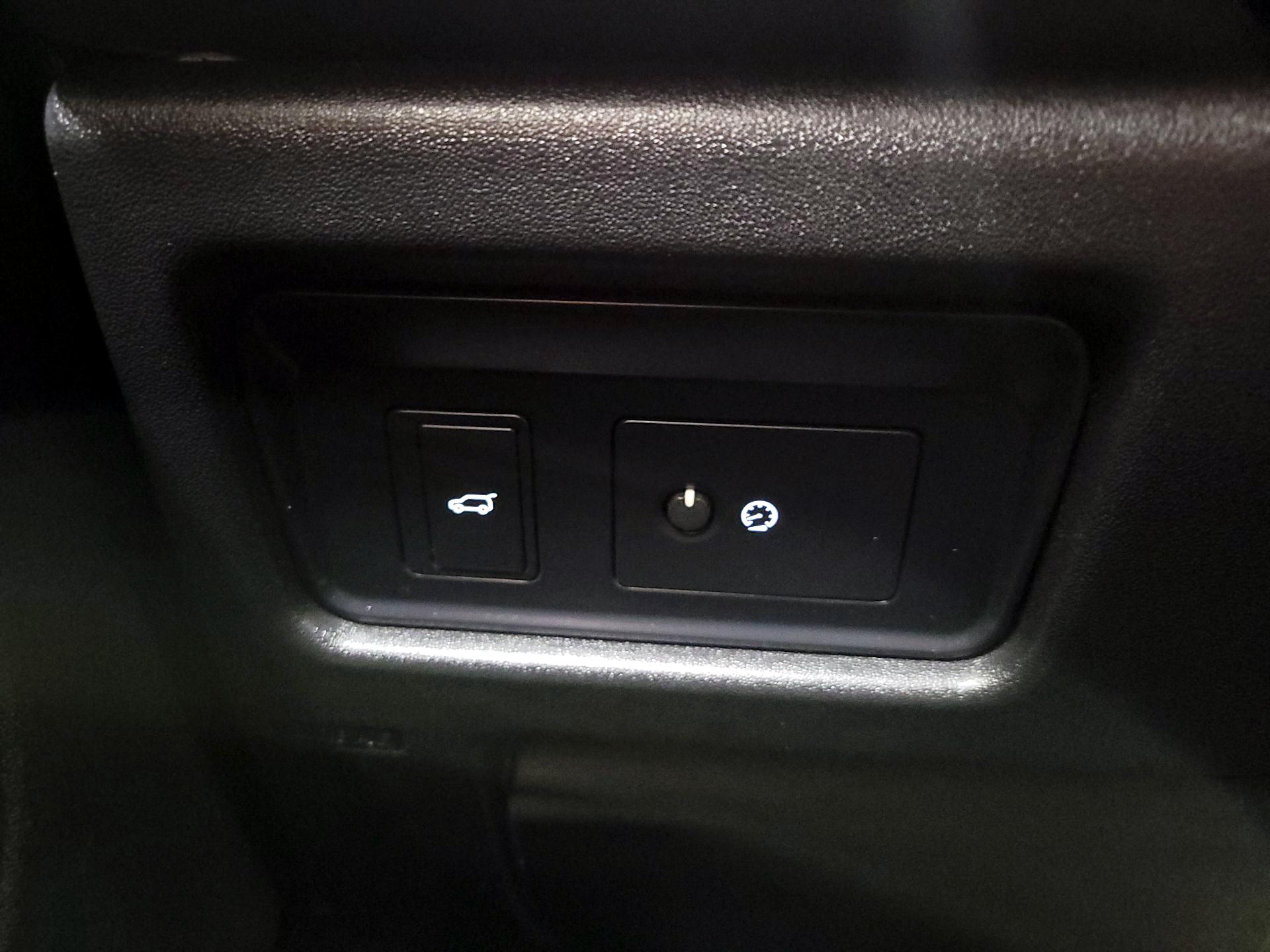 Thumbnail: 2019 Land Rover Discovery Sport - 13