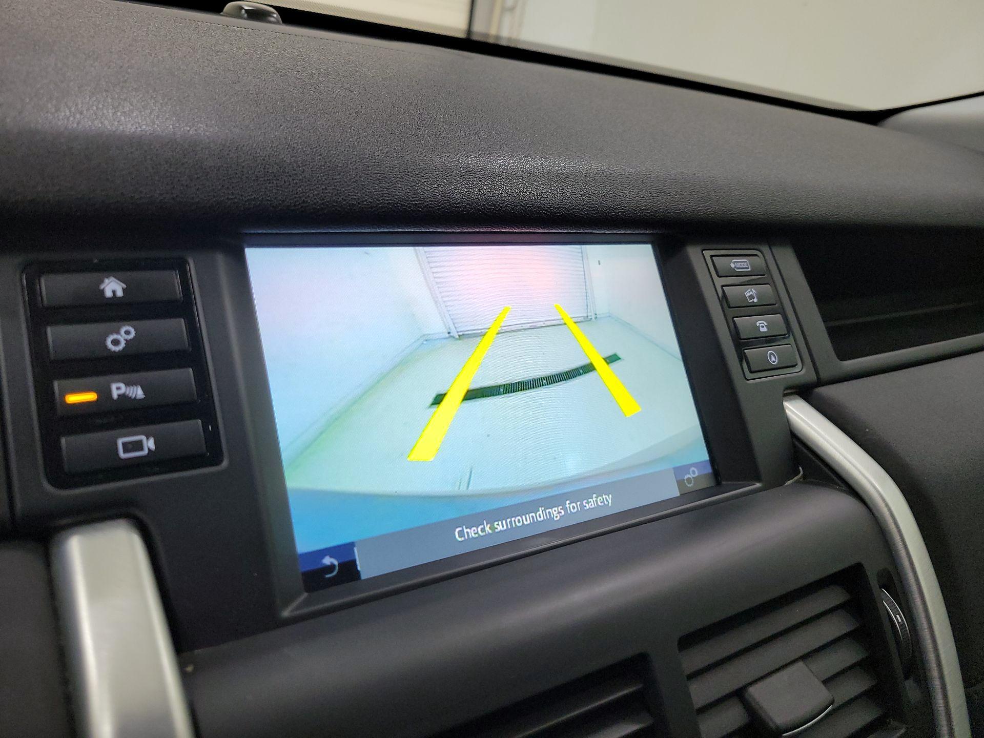 Thumbnail: 2019 Land Rover Discovery Sport - 15