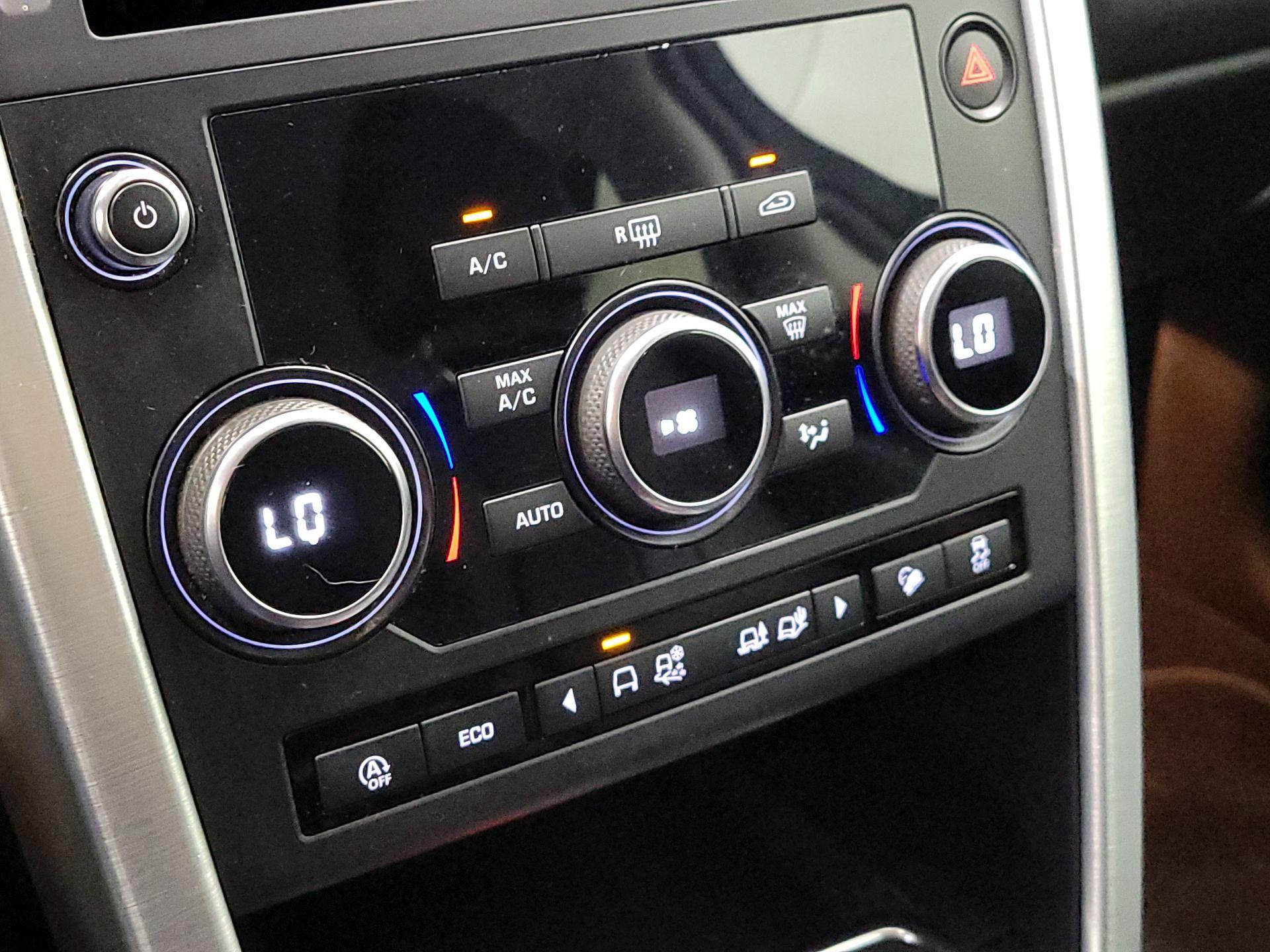 Thumbnail: 2019 Land Rover Discovery Sport - 17