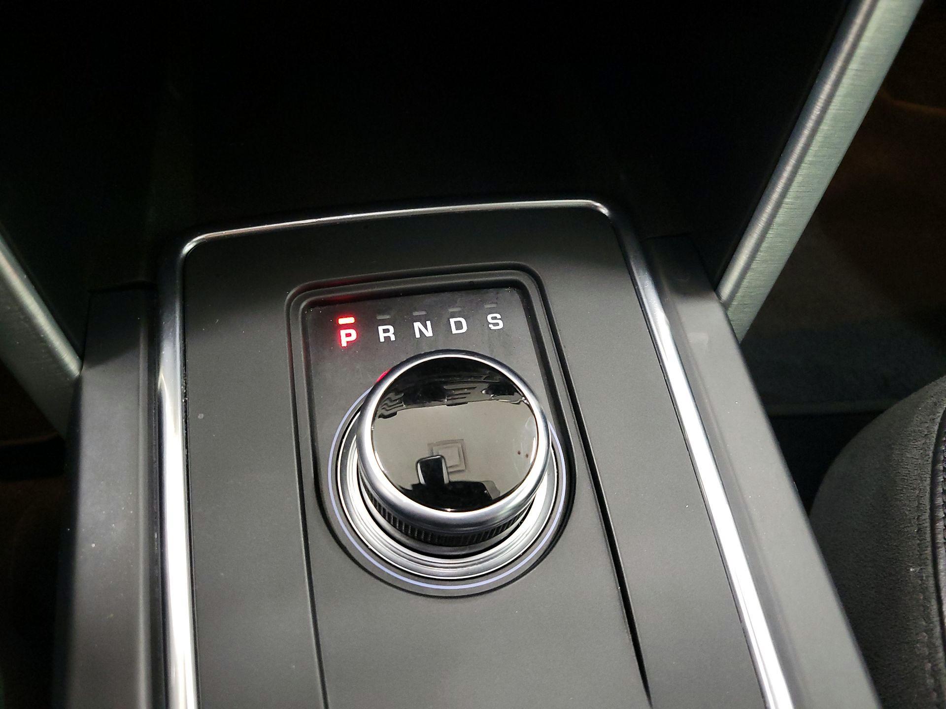 Thumbnail: 2019 Land Rover Discovery Sport - 18