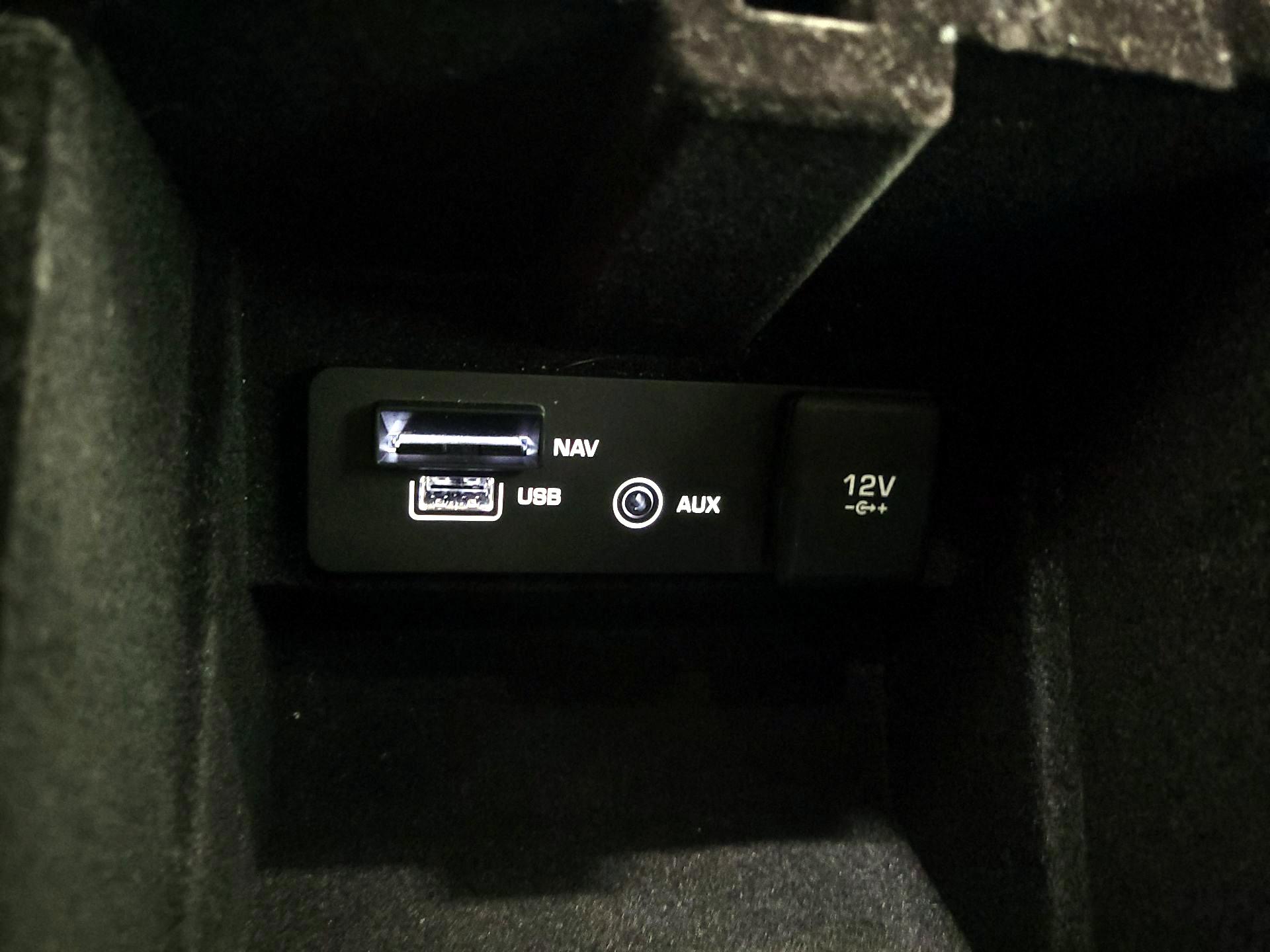 Thumbnail: 2019 Land Rover Discovery Sport - 19