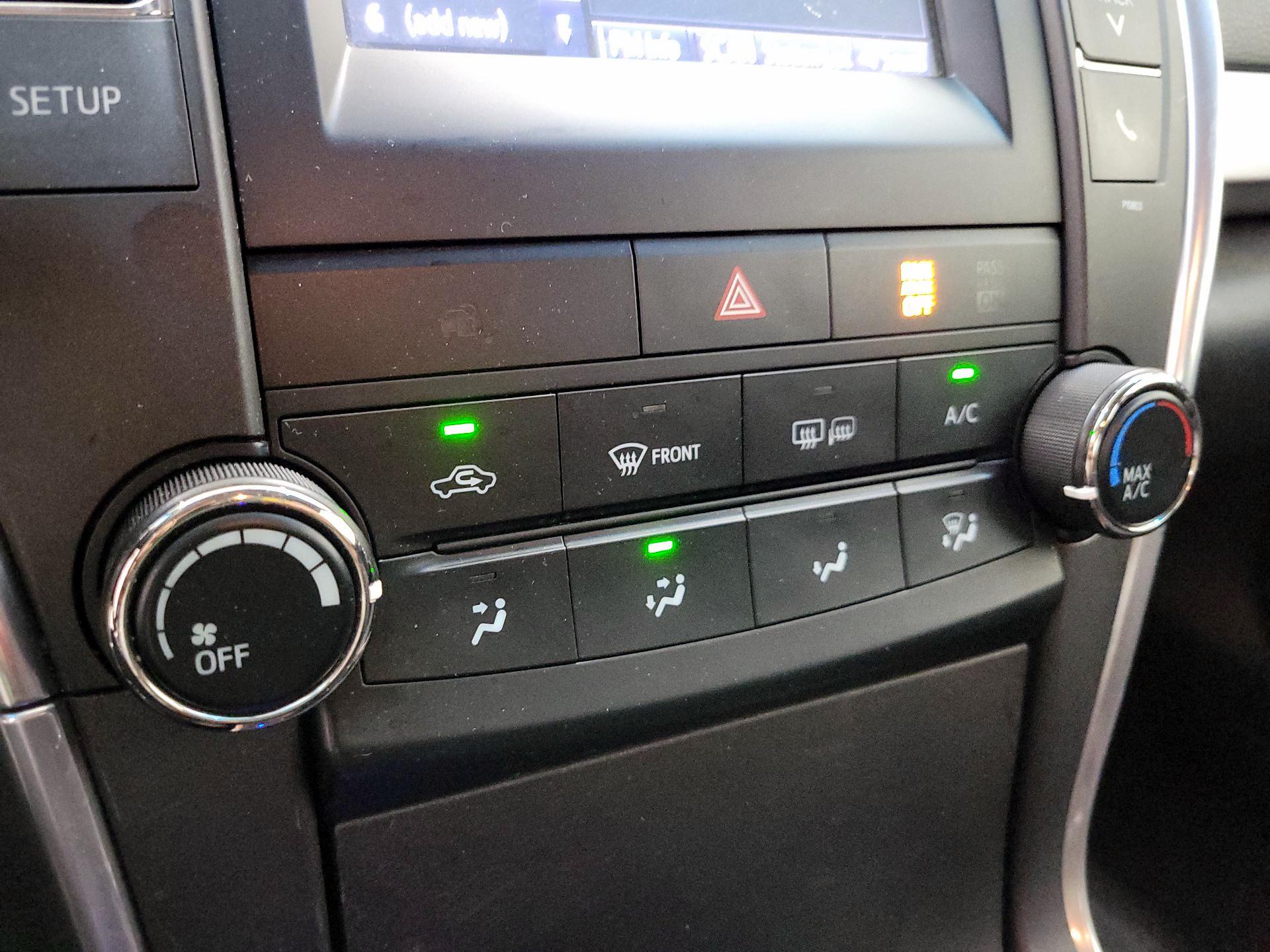 Thumbnail: 2015 Toyota Camry - 16