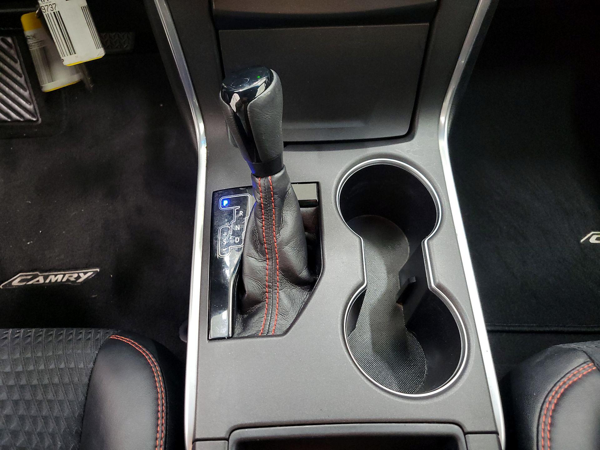 Thumbnail: 2015 Toyota Camry - 17