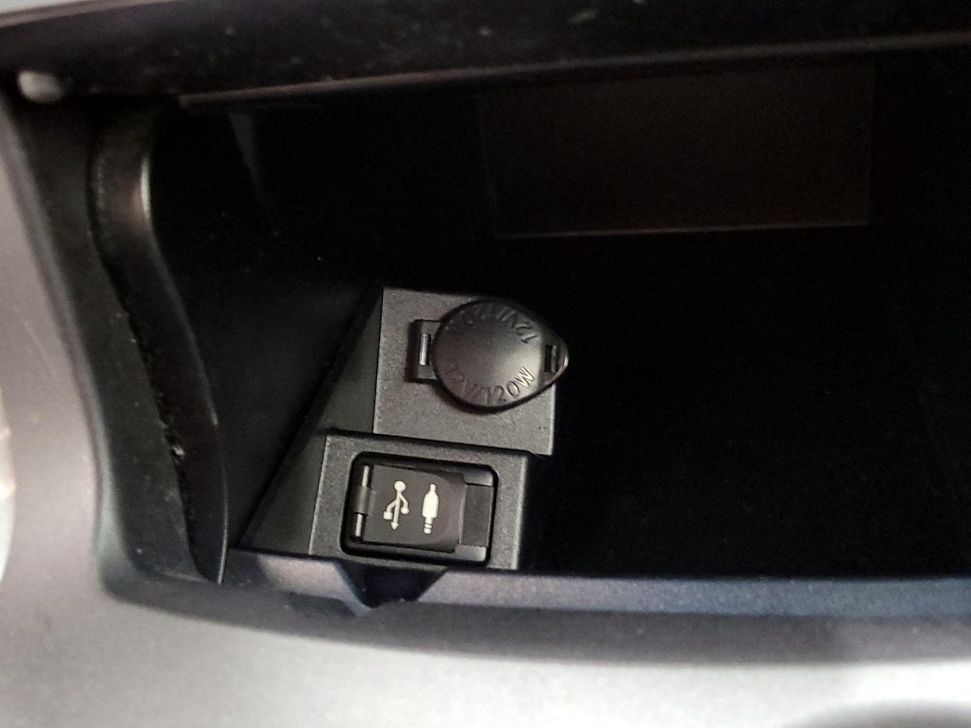 Thumbnail: 2015 Toyota Camry - 18