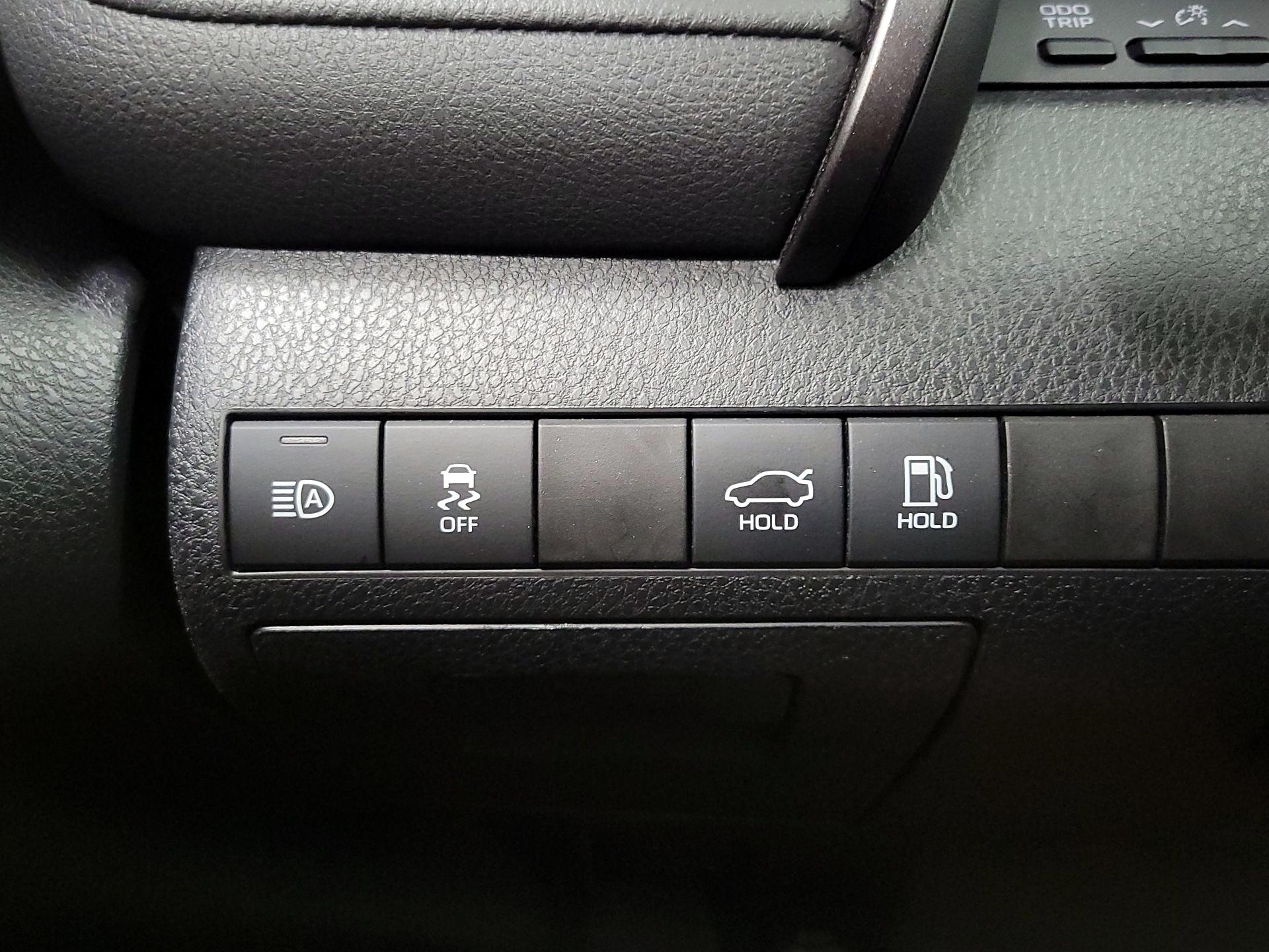 Thumbnail: 2022 Toyota Camry - 13