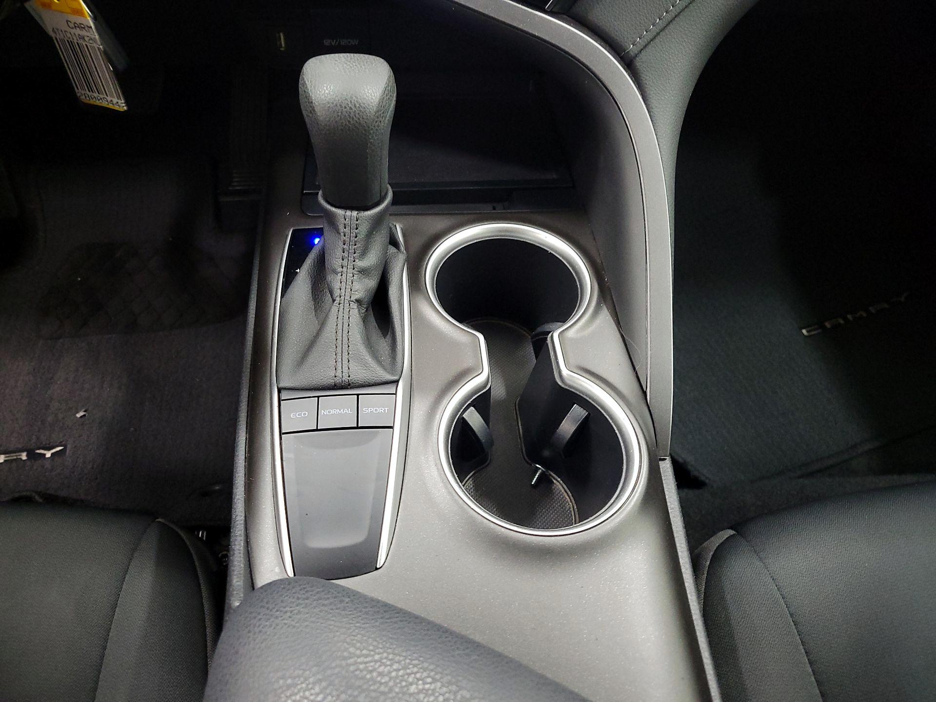 Thumbnail: 2022 Toyota Camry - 17