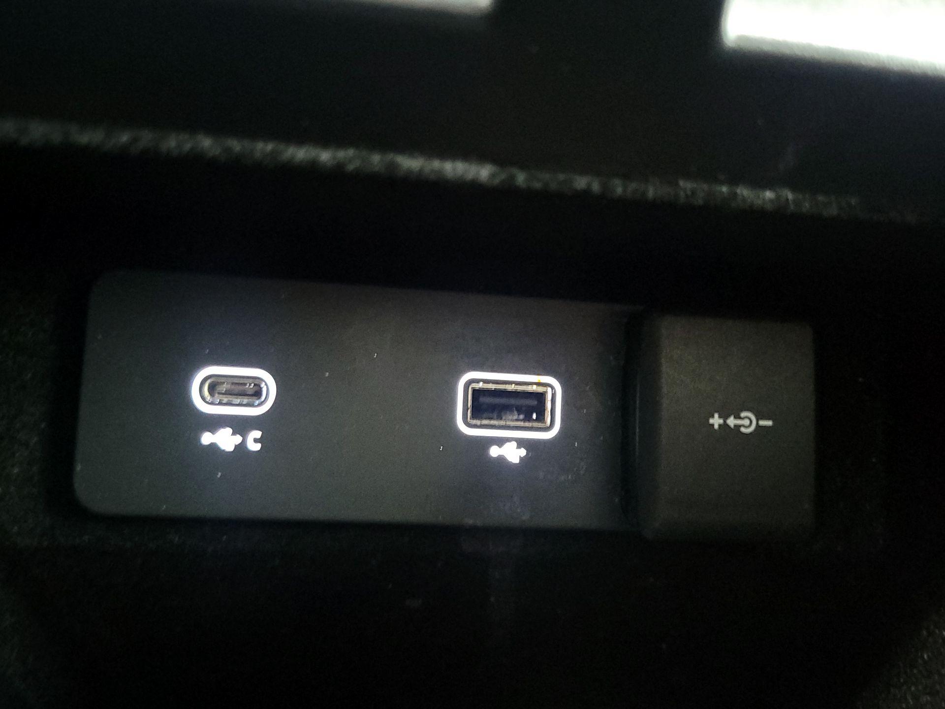 Thumbnail: 2022 Land Rover Range Rover Evoque - 18