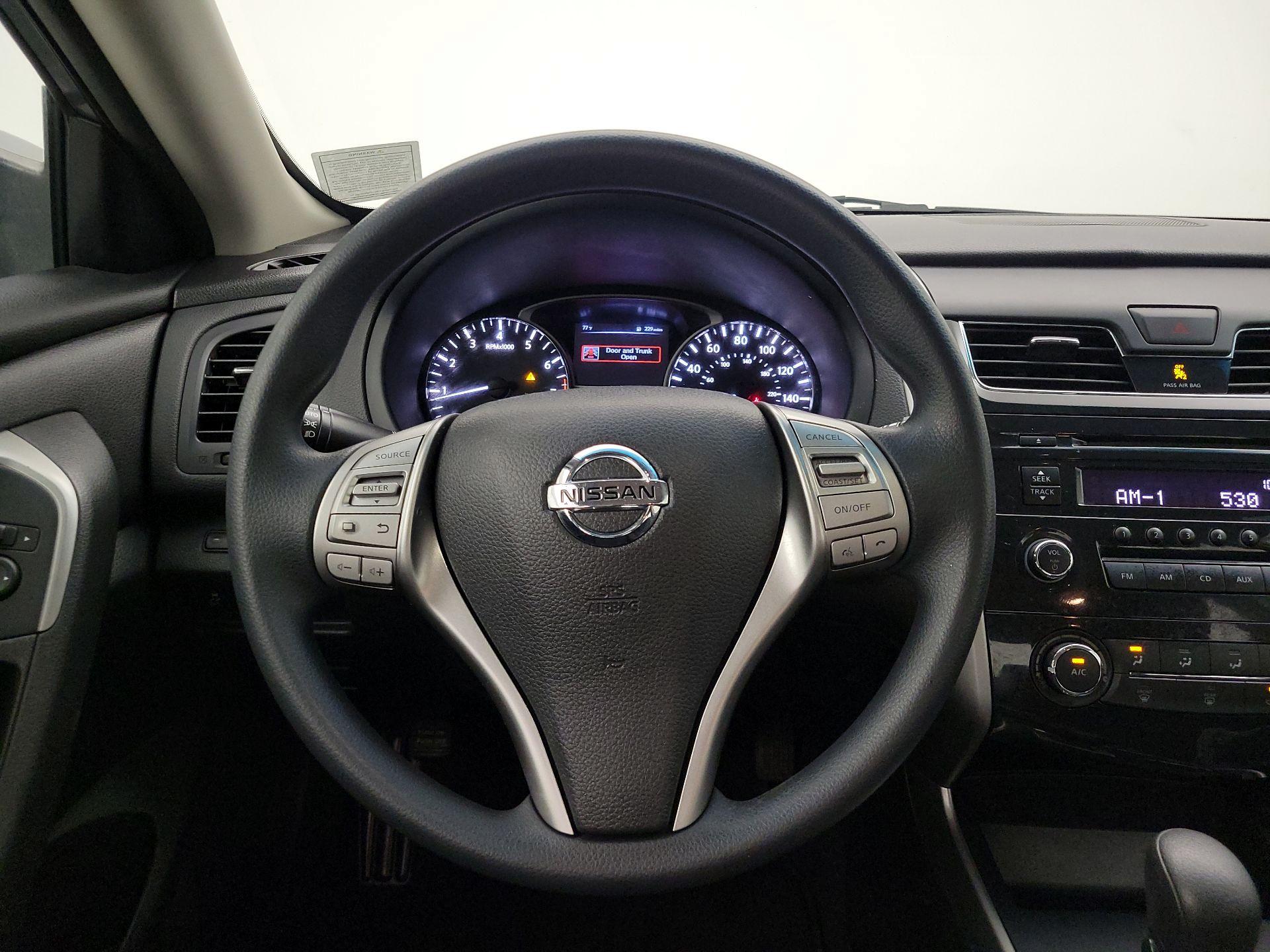 Thumbnail: 2015 Nissan Altima - 10