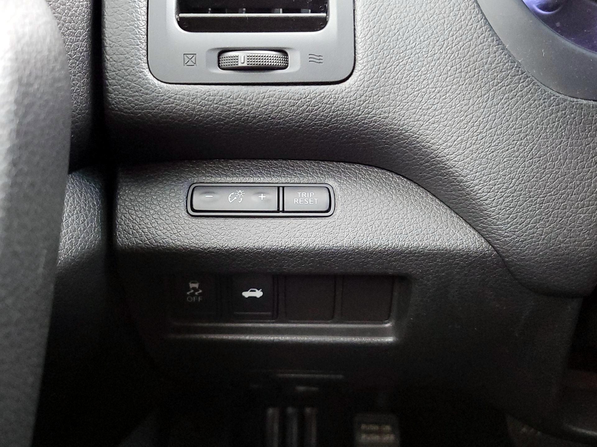 Thumbnail: 2015 Nissan Altima - 13