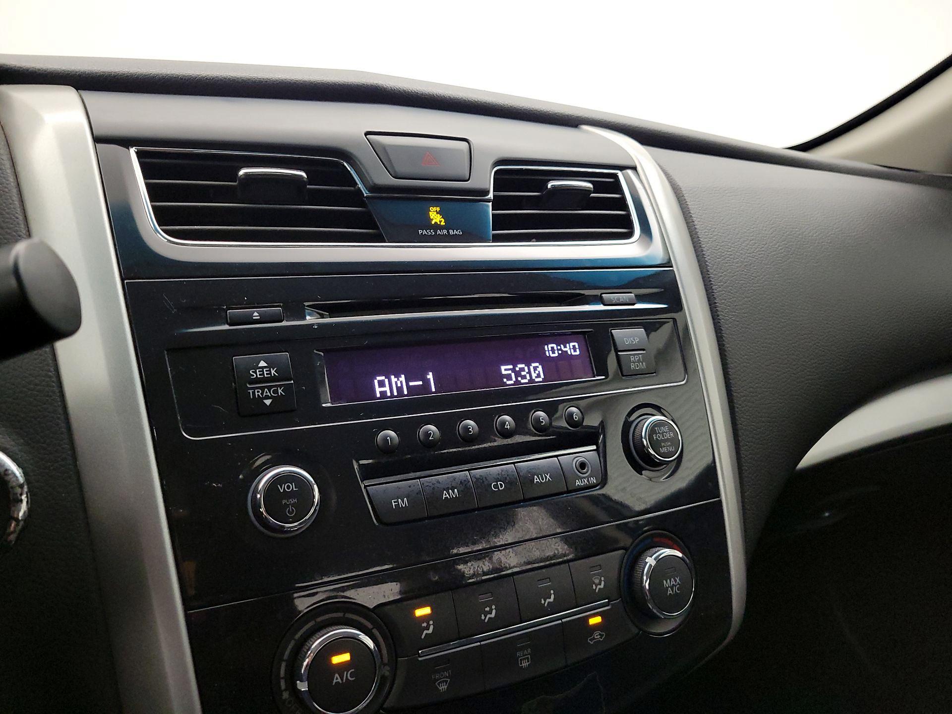 Thumbnail: 2015 Nissan Altima - 14