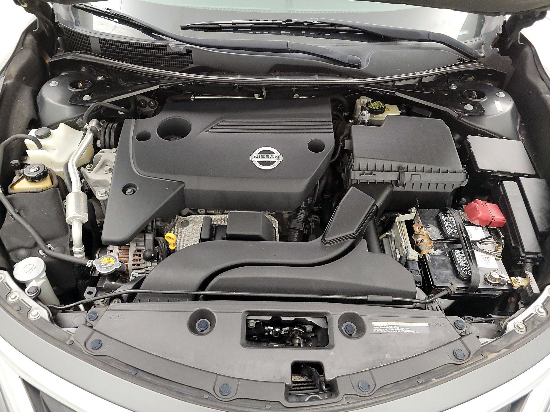 Thumbnail: 2015 Nissan Altima - 20