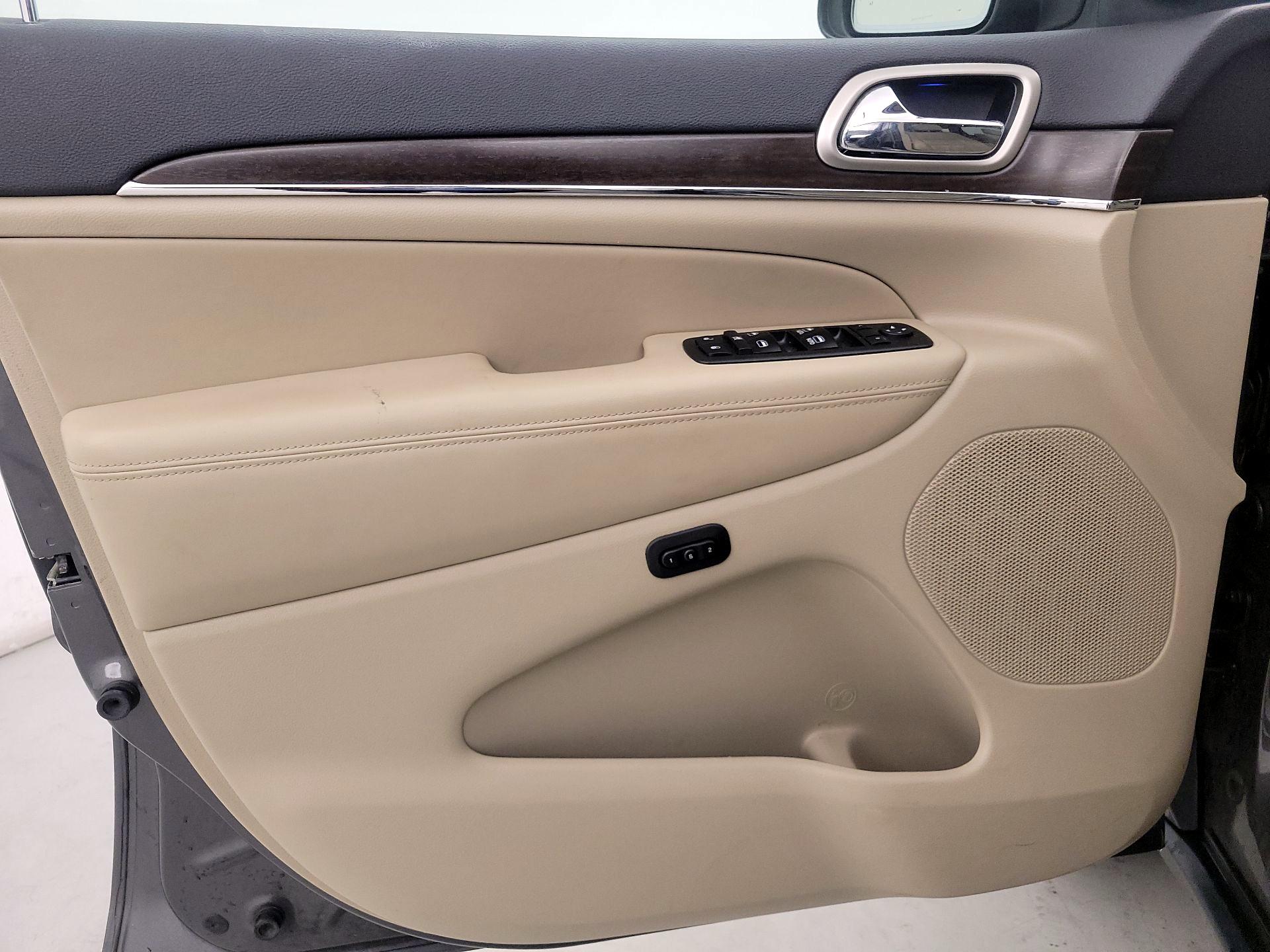 Thumbnail: 2017 Jeep Grand Cherokee - 12