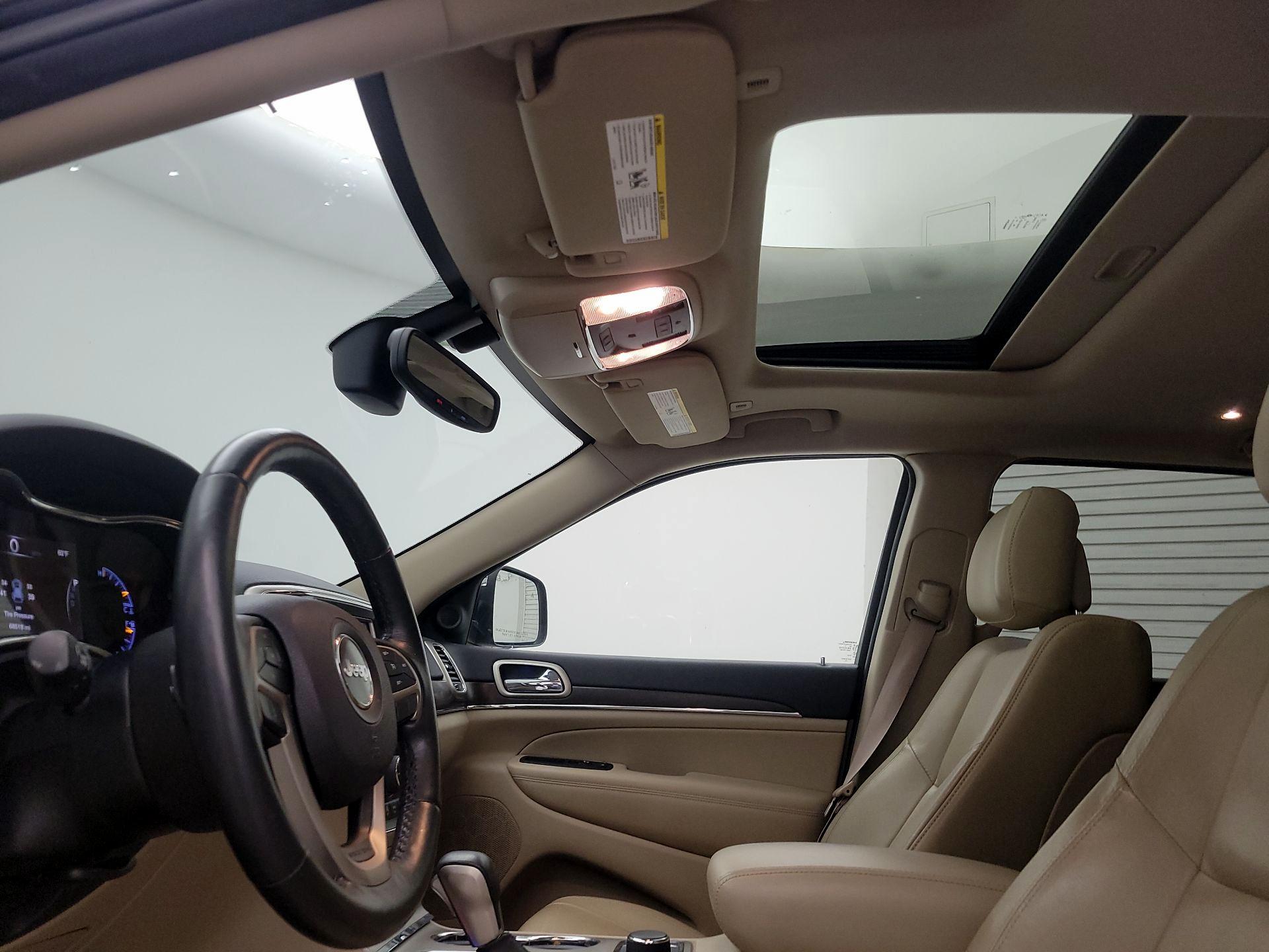 Thumbnail: 2017 Jeep Grand Cherokee - 20