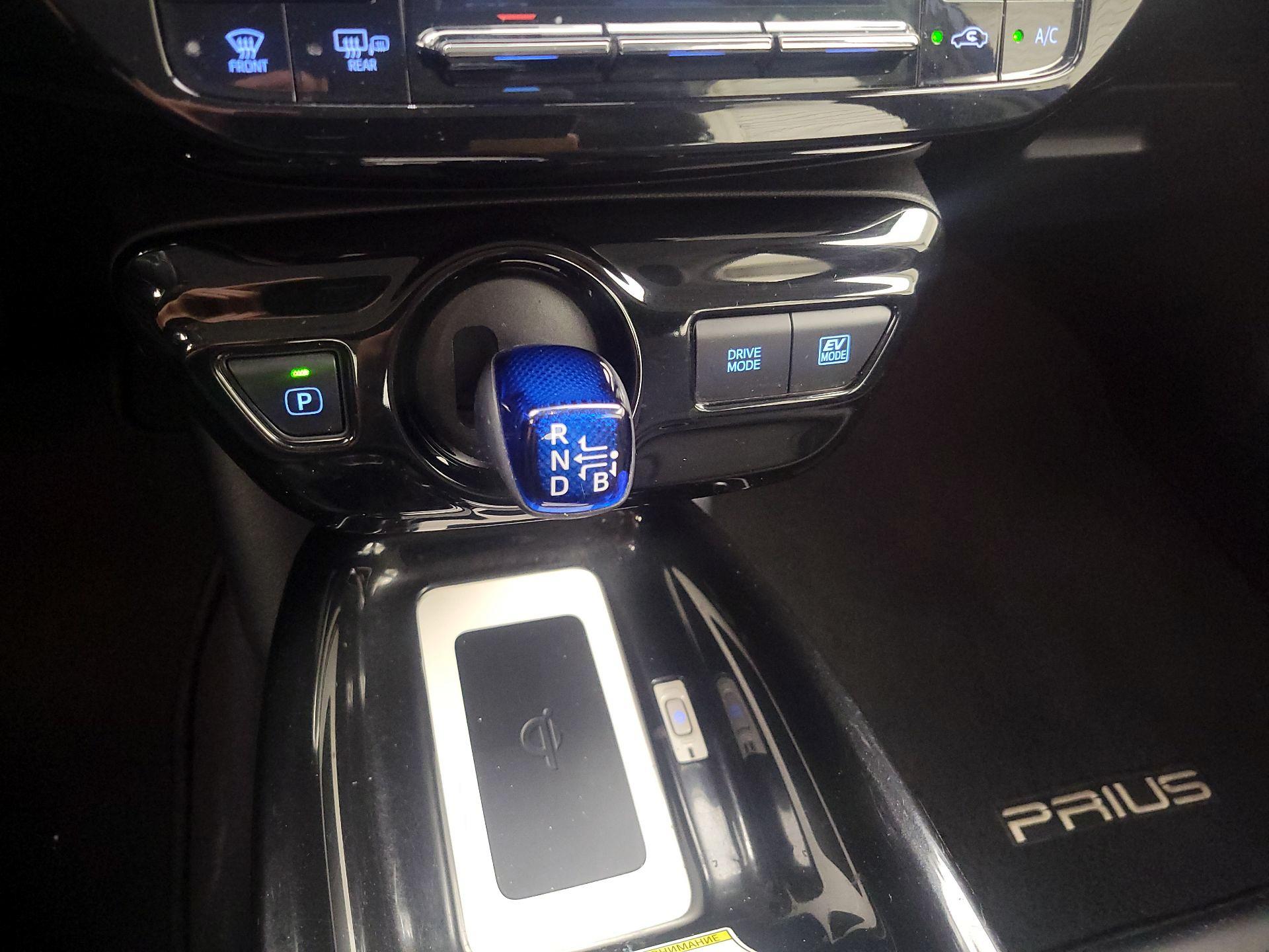 Thumbnail: 2016 Toyota Prius - 17