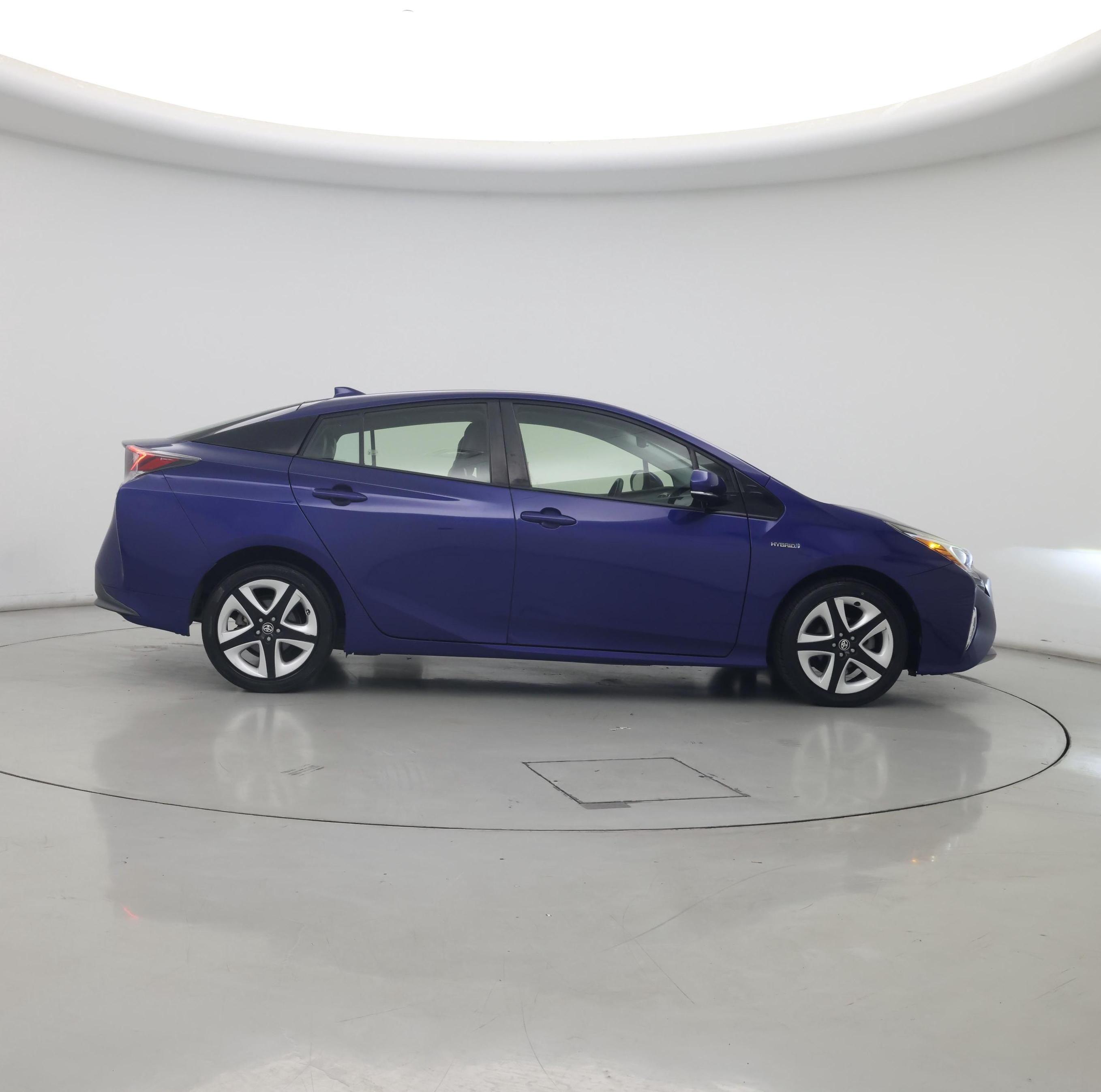 Thumbnail: 2016 Toyota Prius - 7