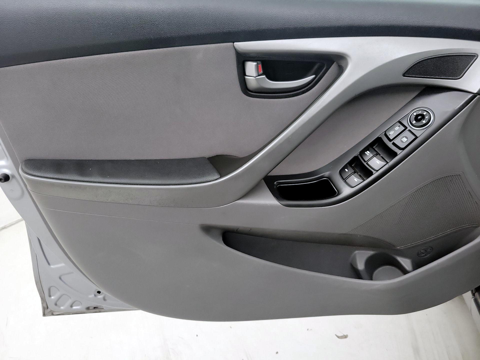 Thumbnail: 2015 Hyundai Elantra - 12