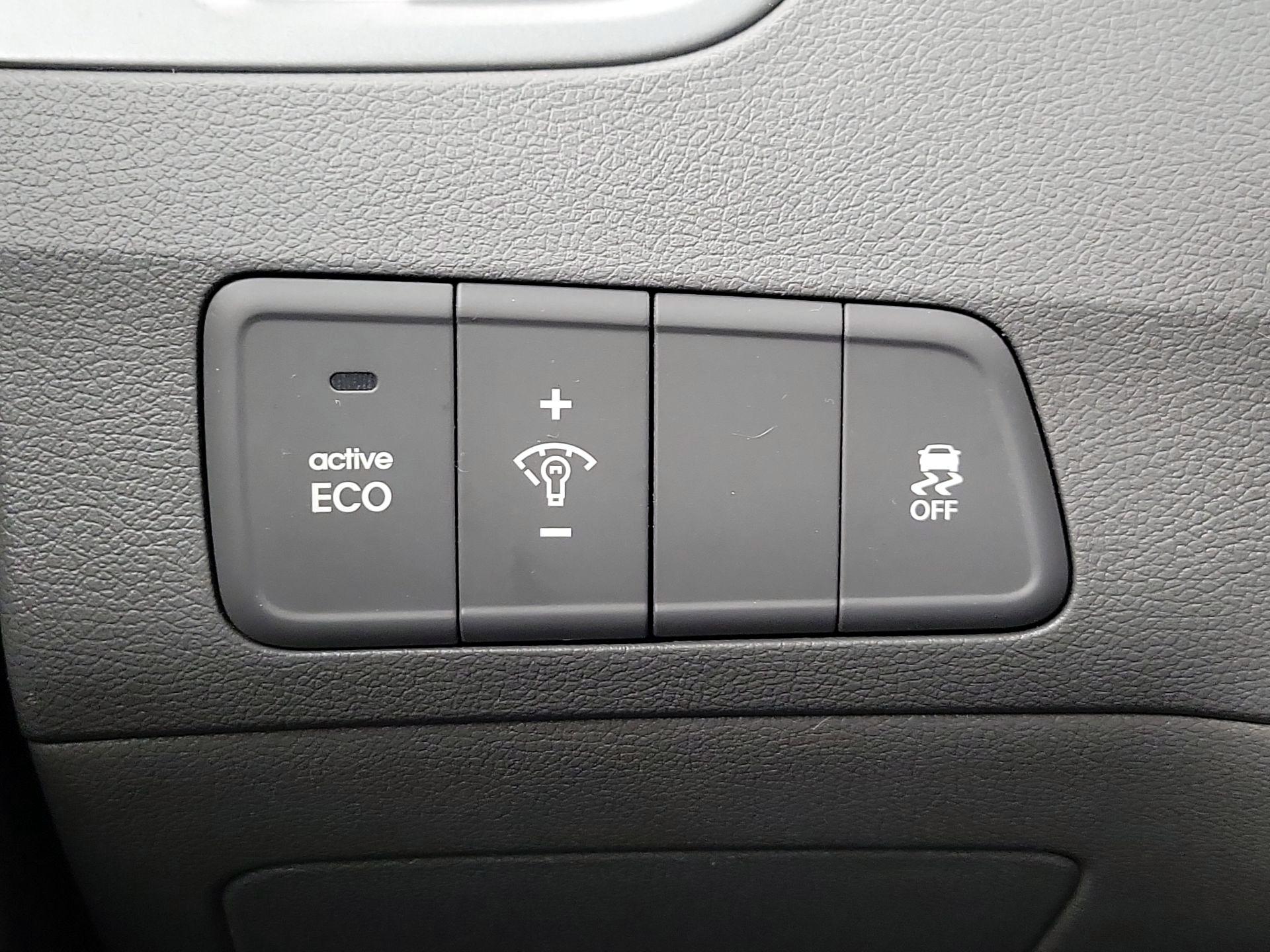 Thumbnail: 2015 Hyundai Elantra - 13