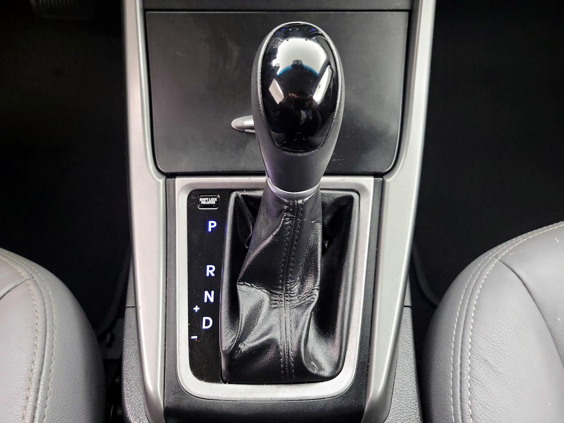 Thumbnail: 2015 Hyundai Elantra - 17